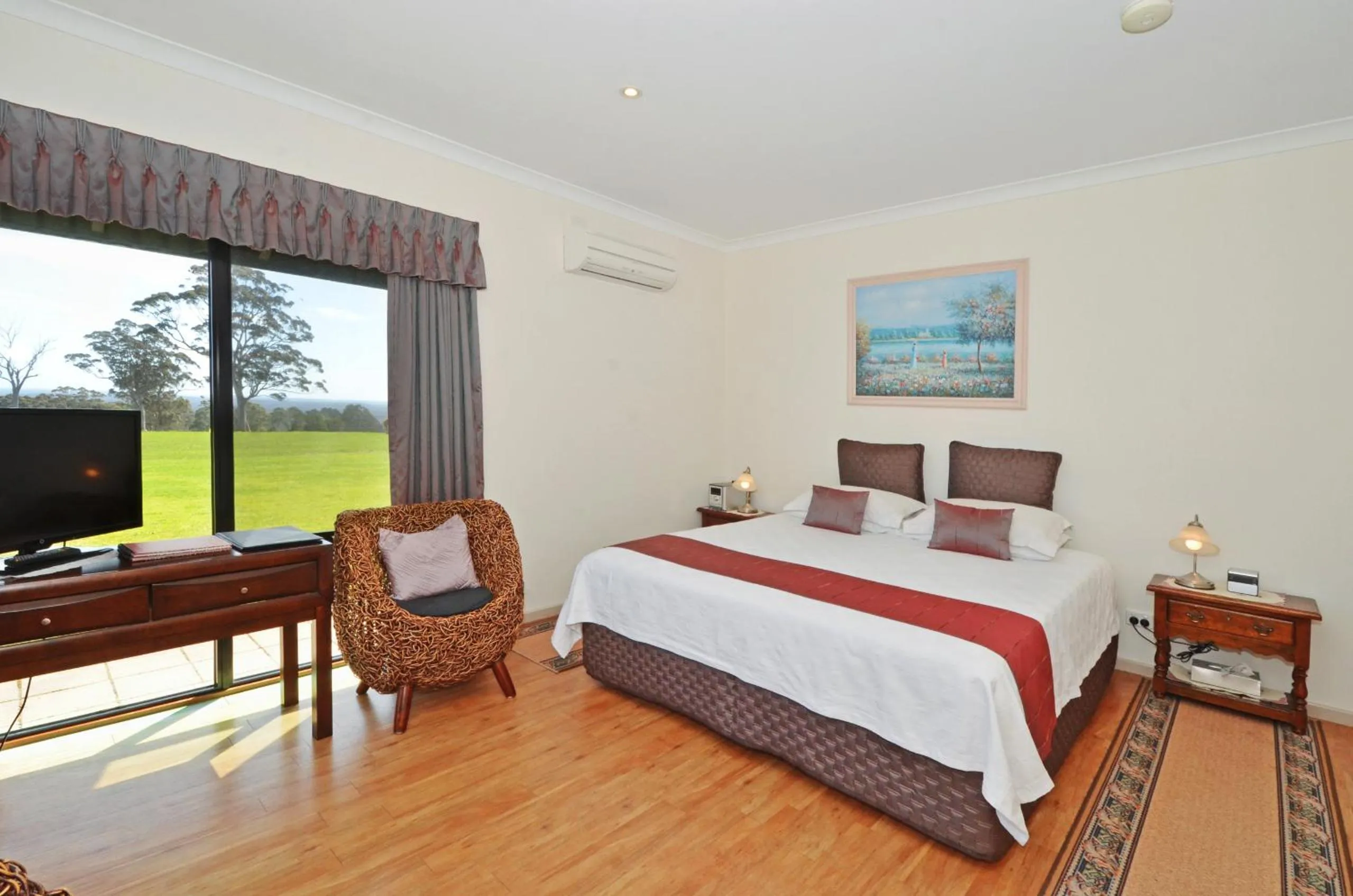 Bed in Sensational Heights Bed & Breakfast