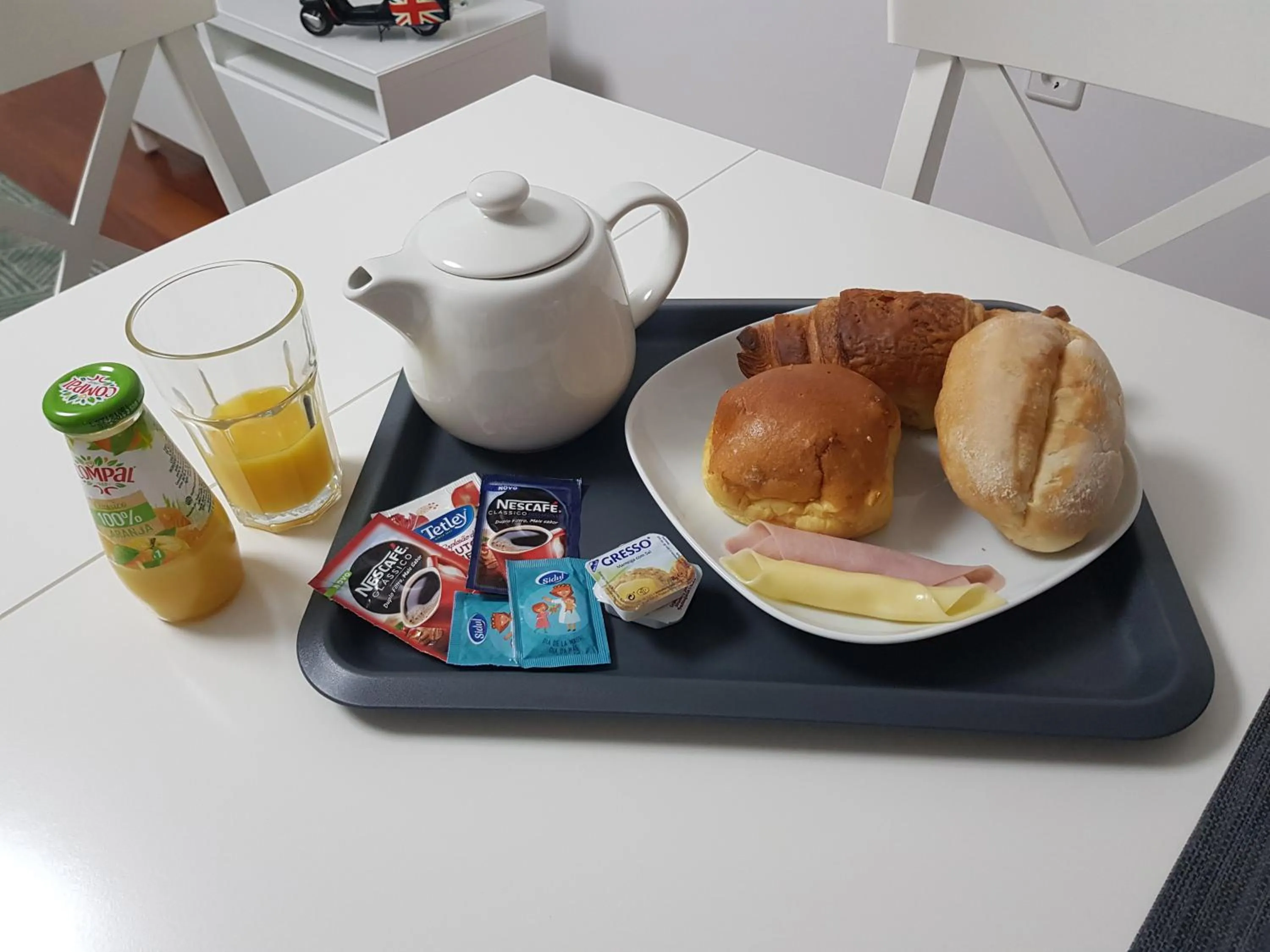 Breakfast in Five Design Rooftop by Storytellers