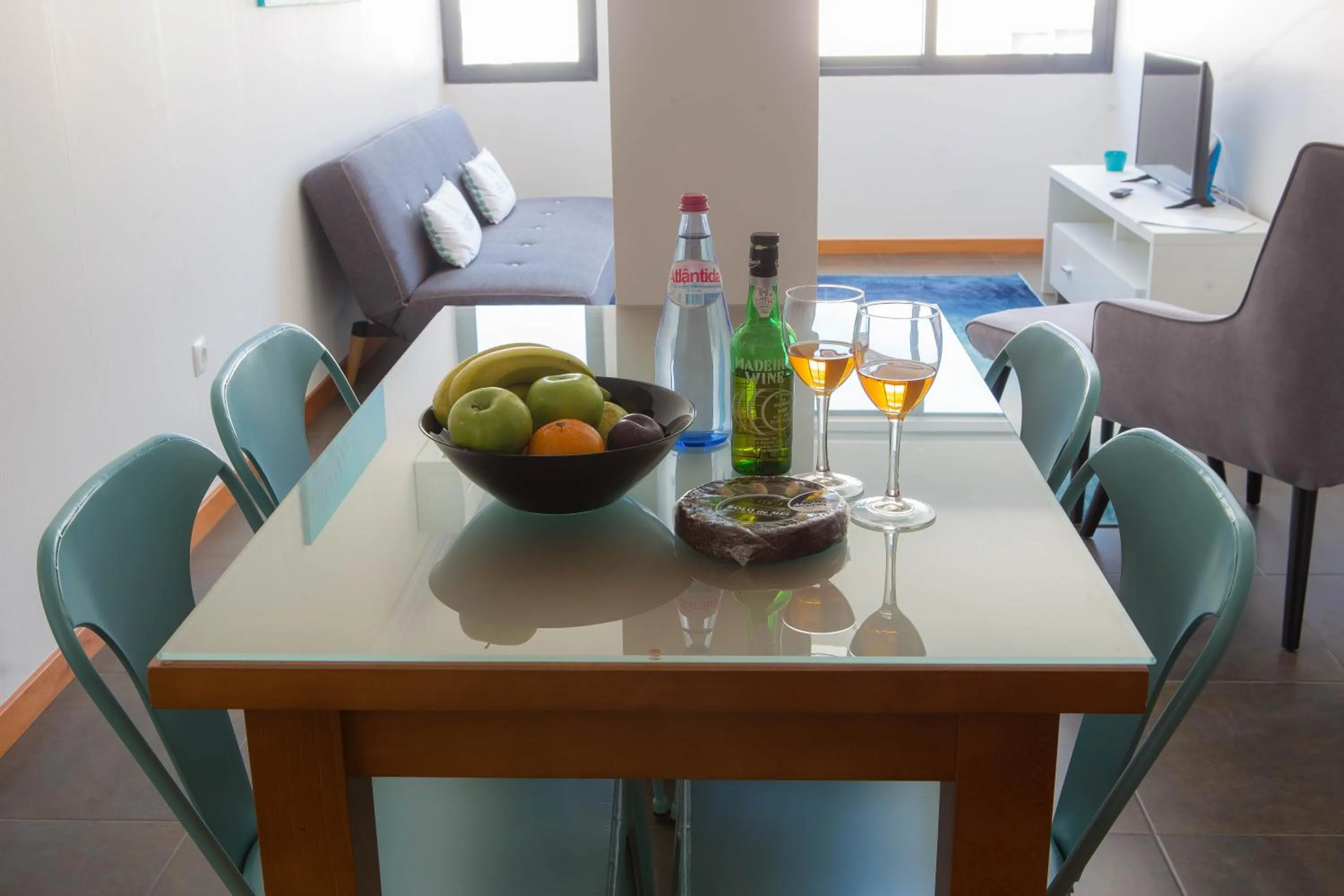 Food and drinks in Five Design Rooftop by Storytellers