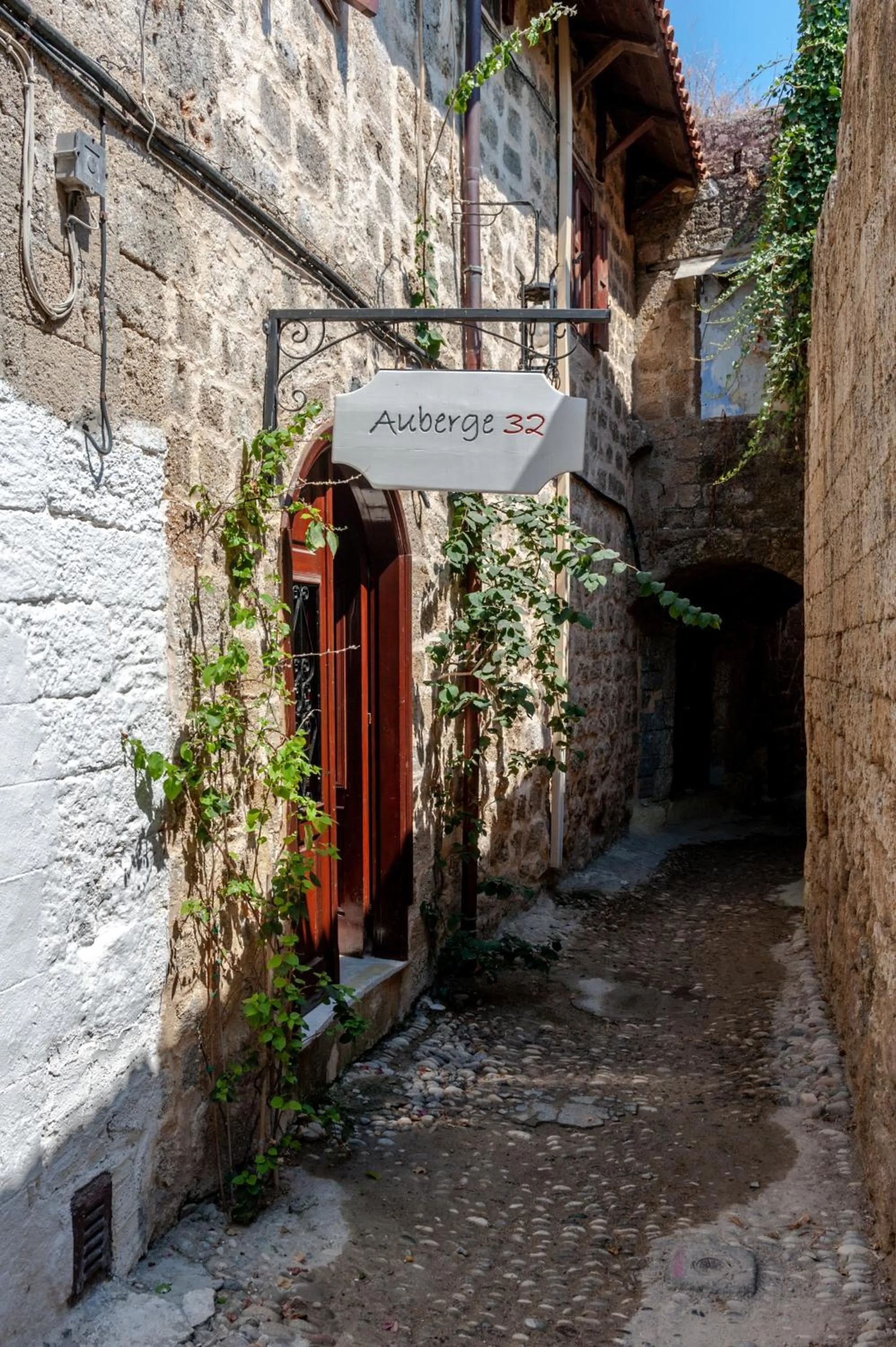 Property building in Auberge 32 Old Town