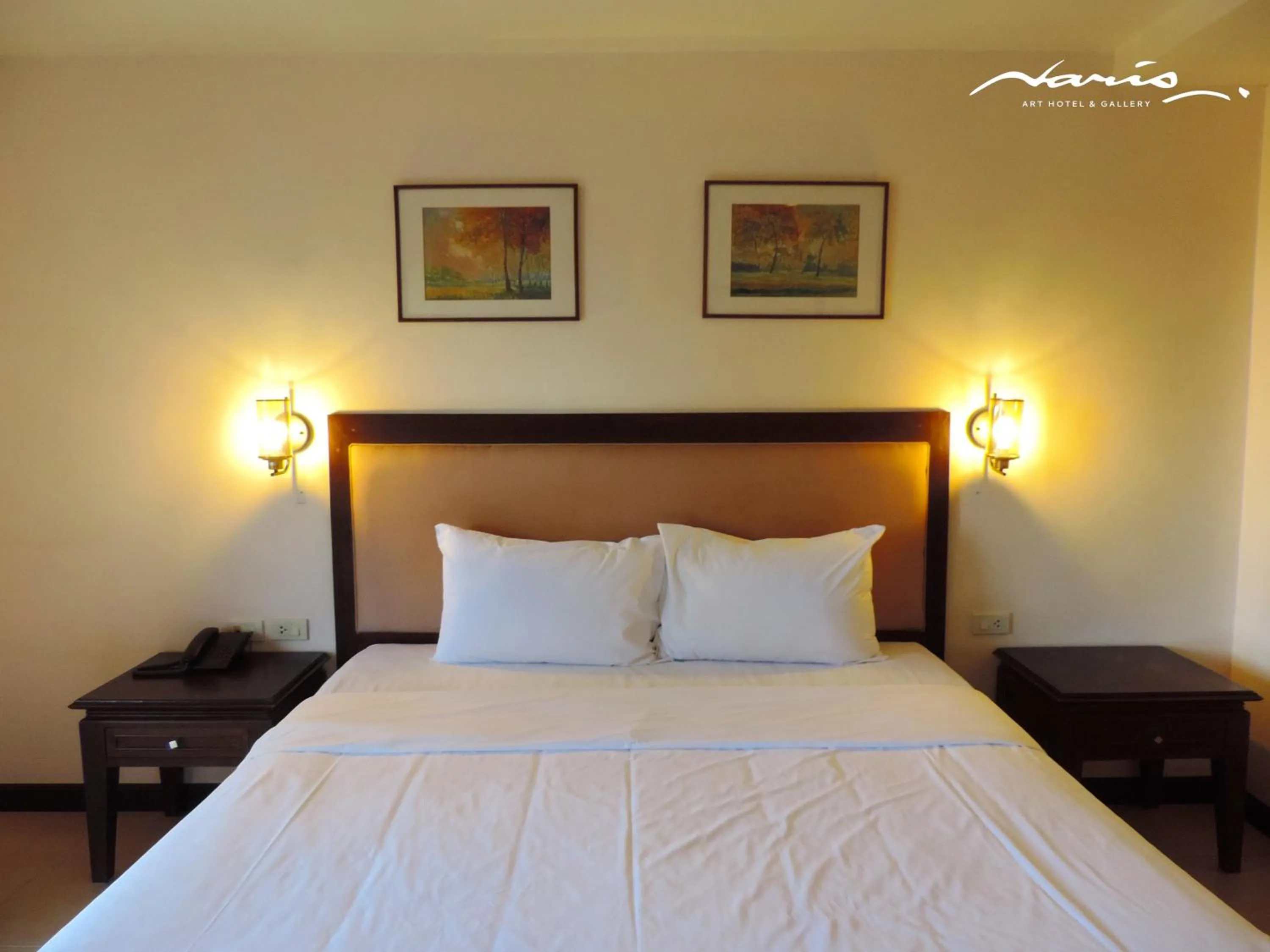 Bed in Naris Art Hotel