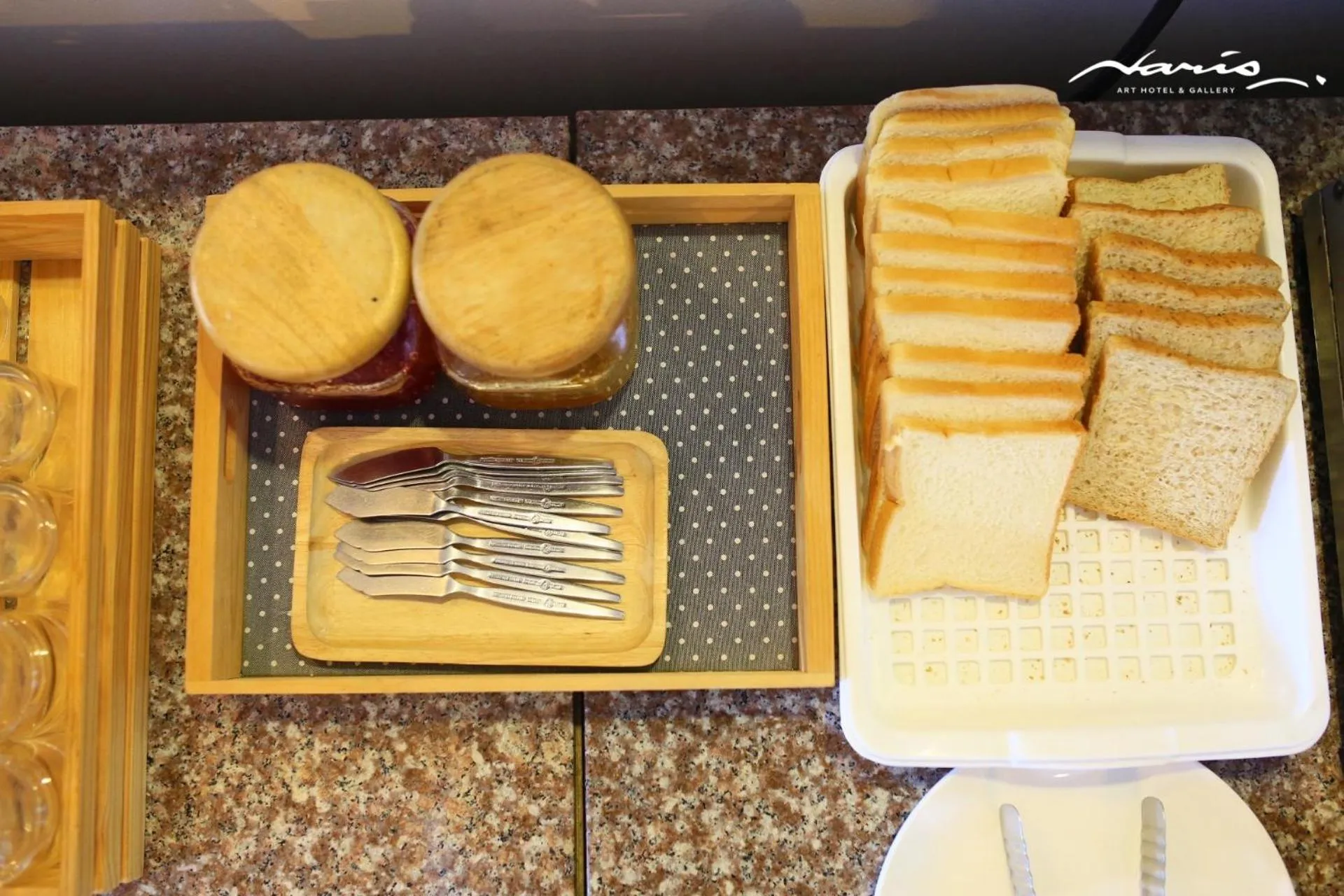 Breakfast in Naris Art Hotel