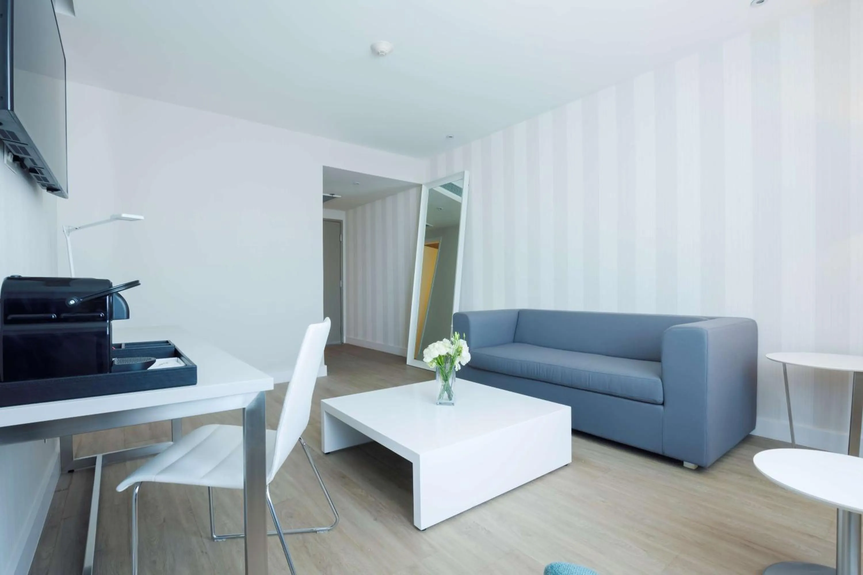 Photo of the whole room in NH Monterrey La Fe