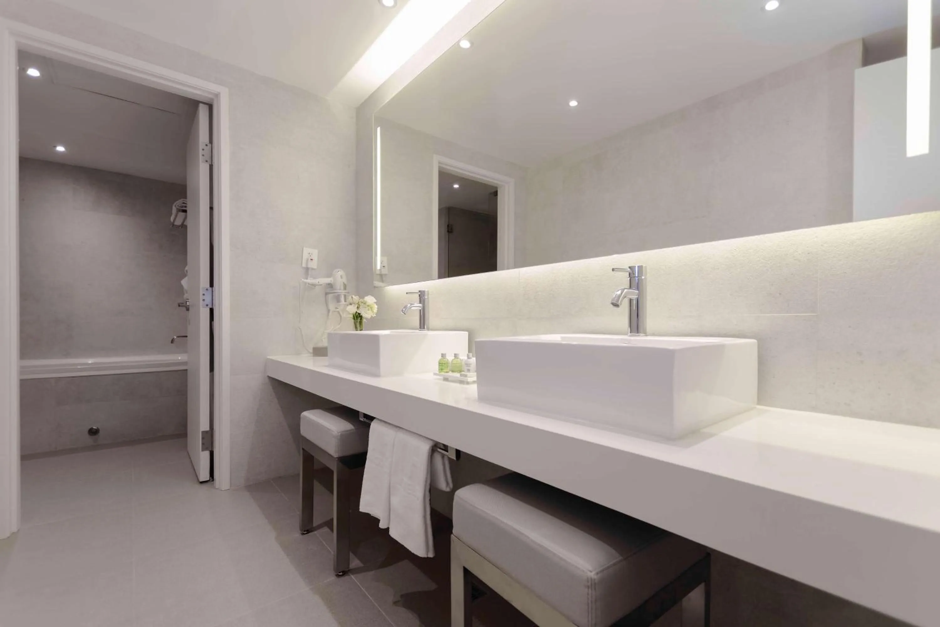 Bathroom in NH Monterrey La Fe