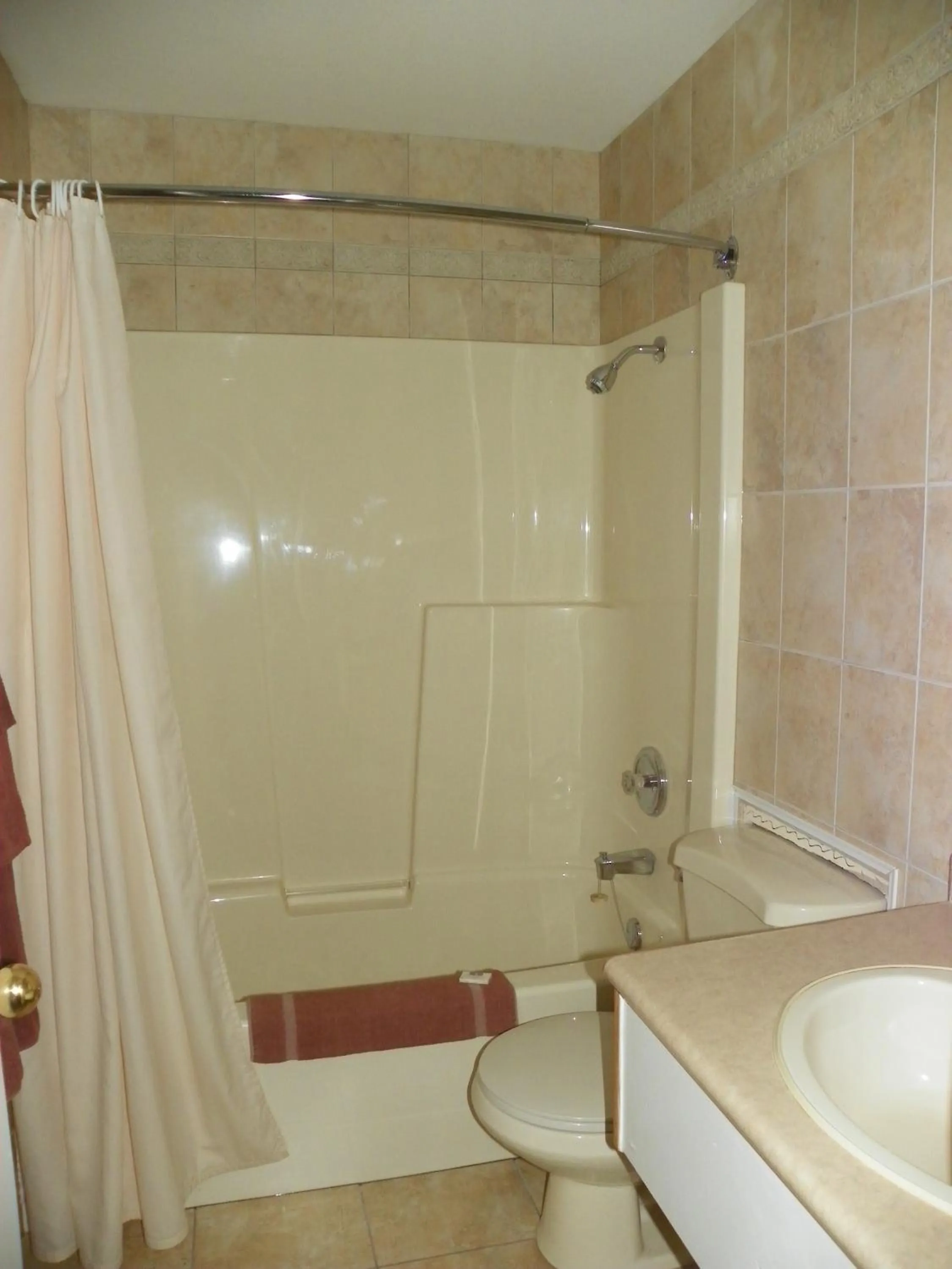 Shower, Bathroom in High Country Inn