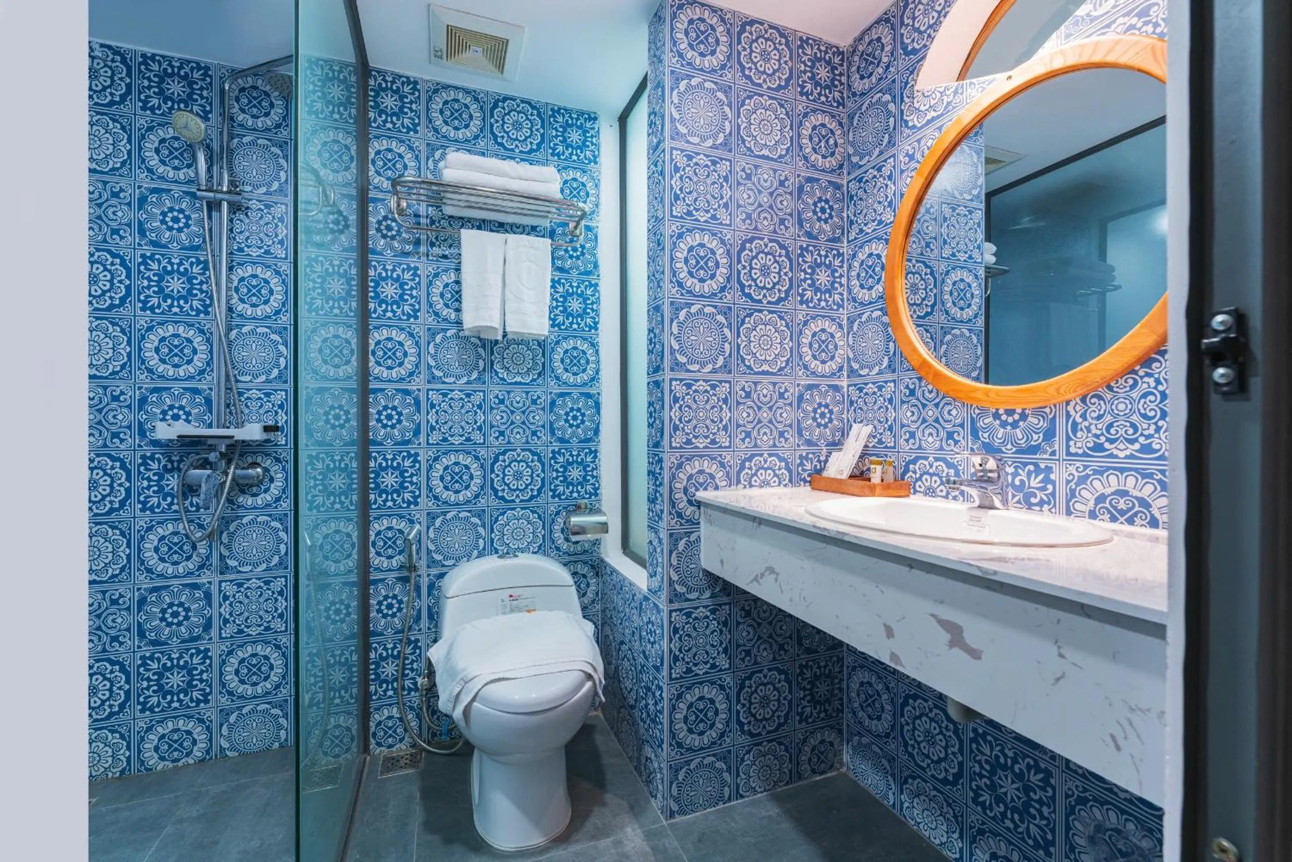 Shower in Prime New Hotel