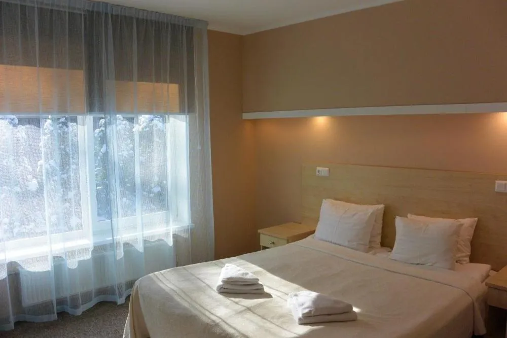 Photo of the whole room, Bed in Alba Hotel