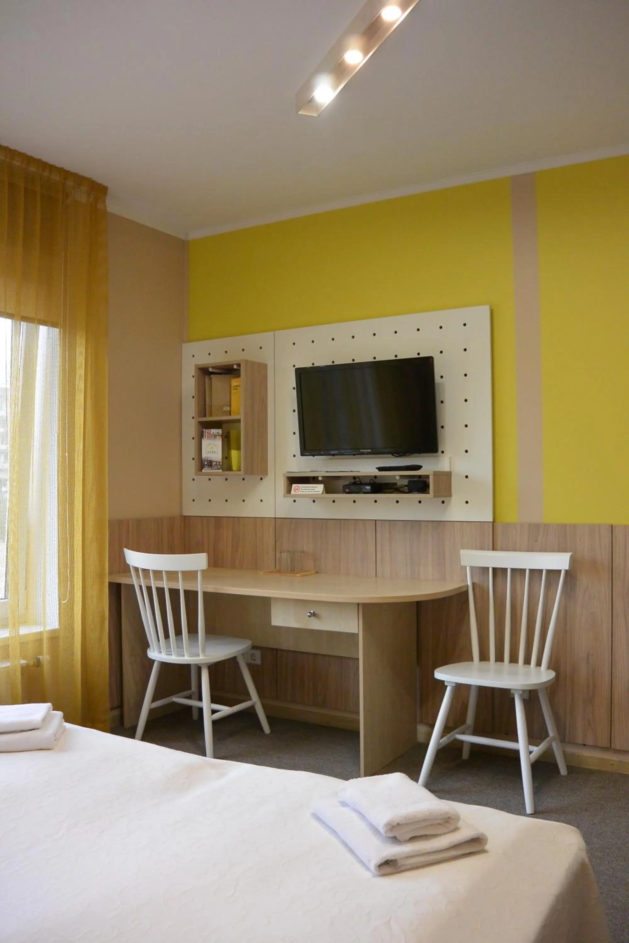 Photo of the whole room, Bed in Alba Hotel