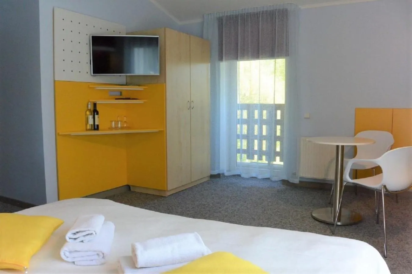 TV and multimedia, Bed in Alba Hotel