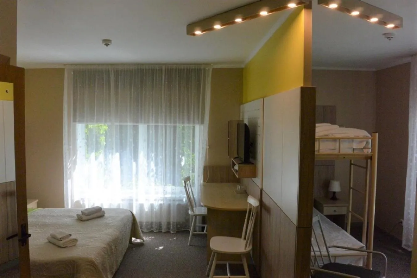 Photo of the whole room, Bed in Alba Hotel