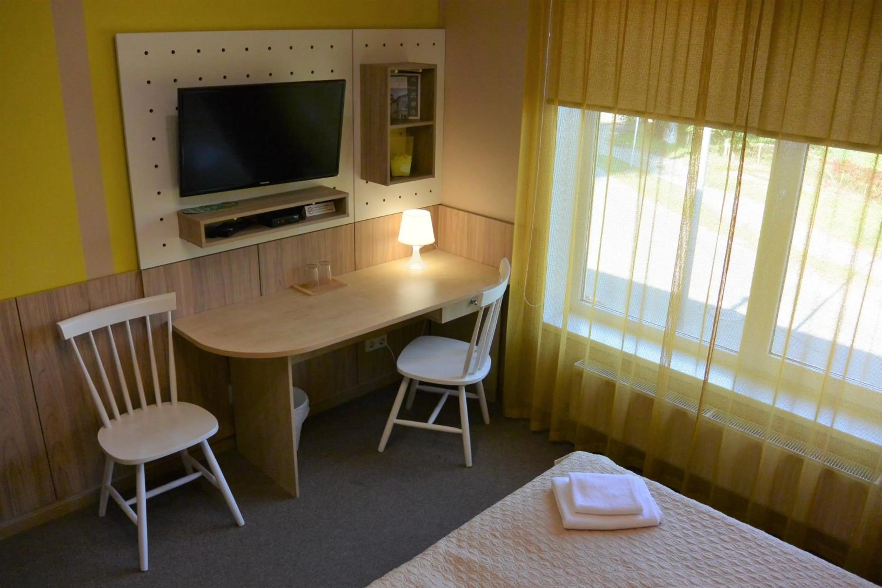 Seating area, Bed in Alba Hotel