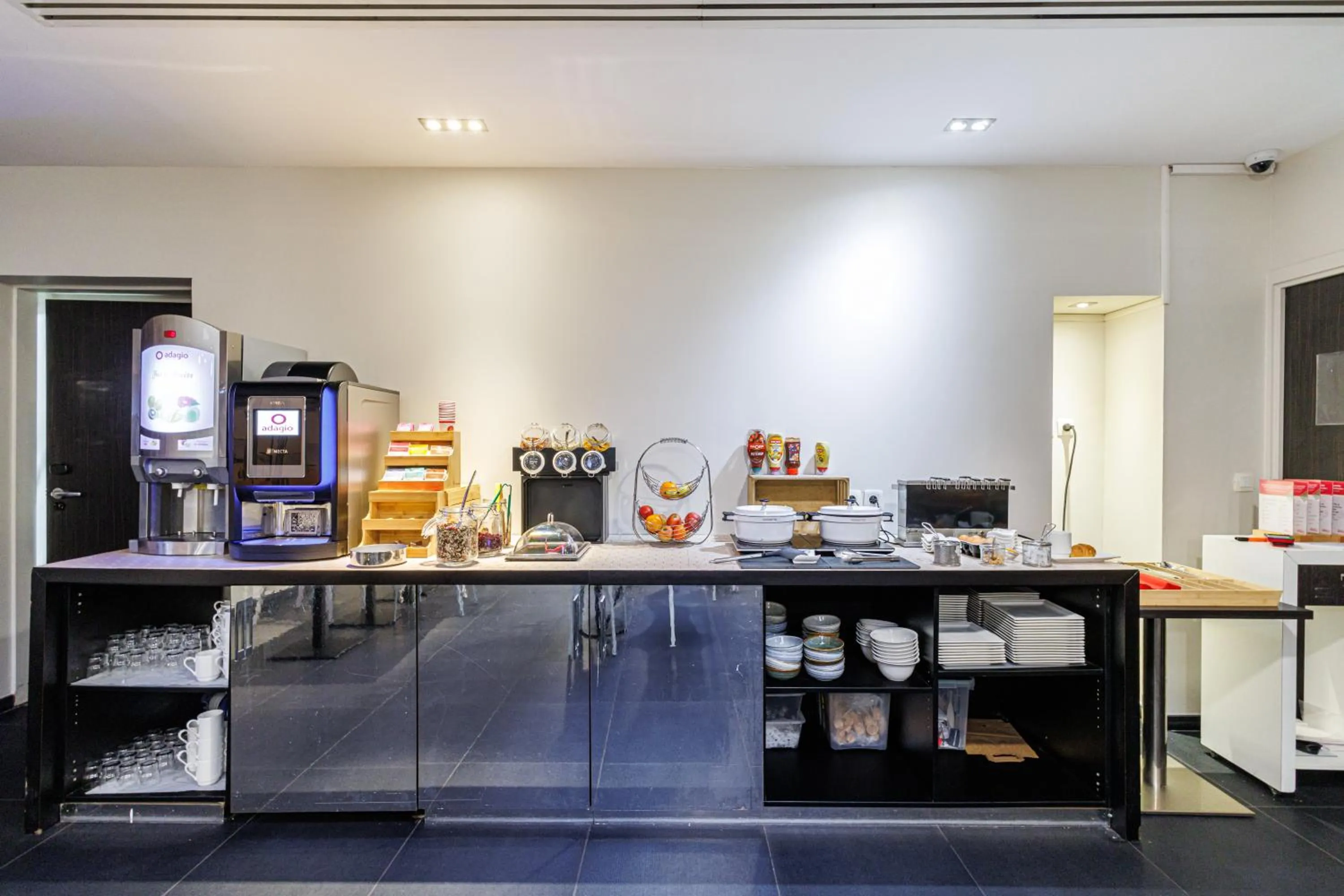 Coffee/tea facilities in Adagio Nice Centre