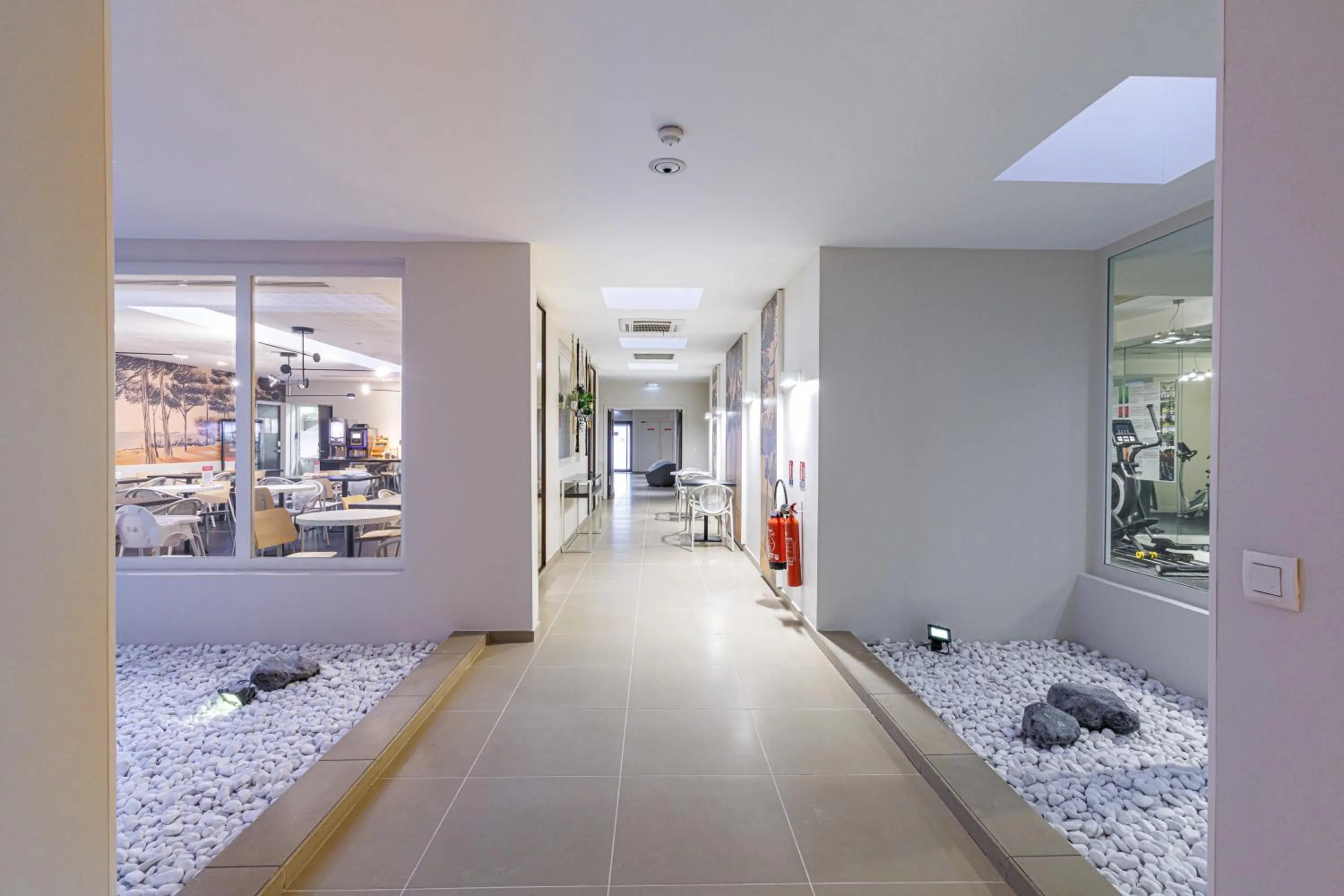 Seating area, Bed in Adagio Nice Centre