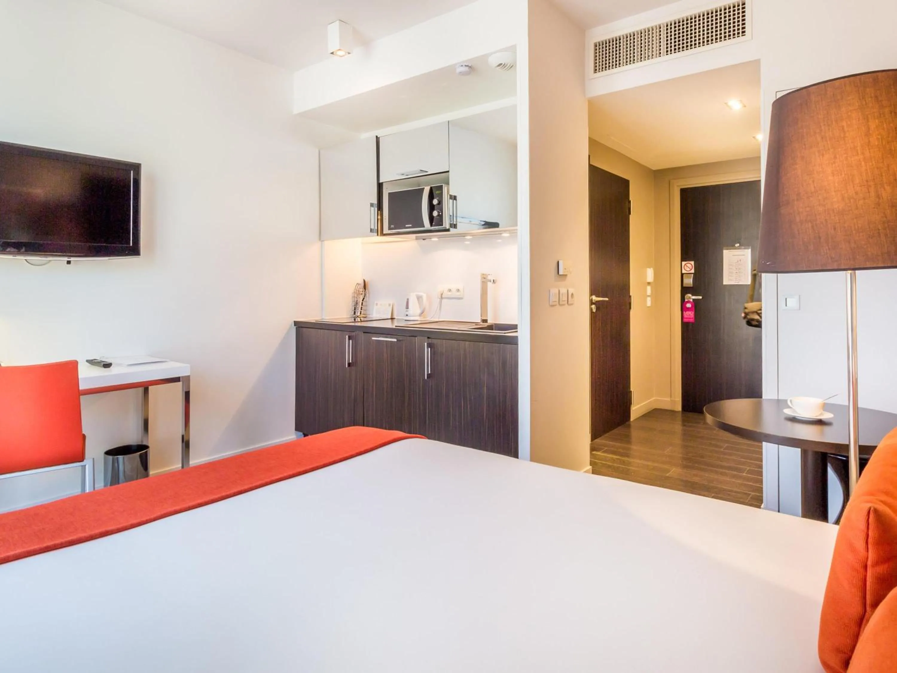 Bedroom, Bed in Adagio Nice Centre