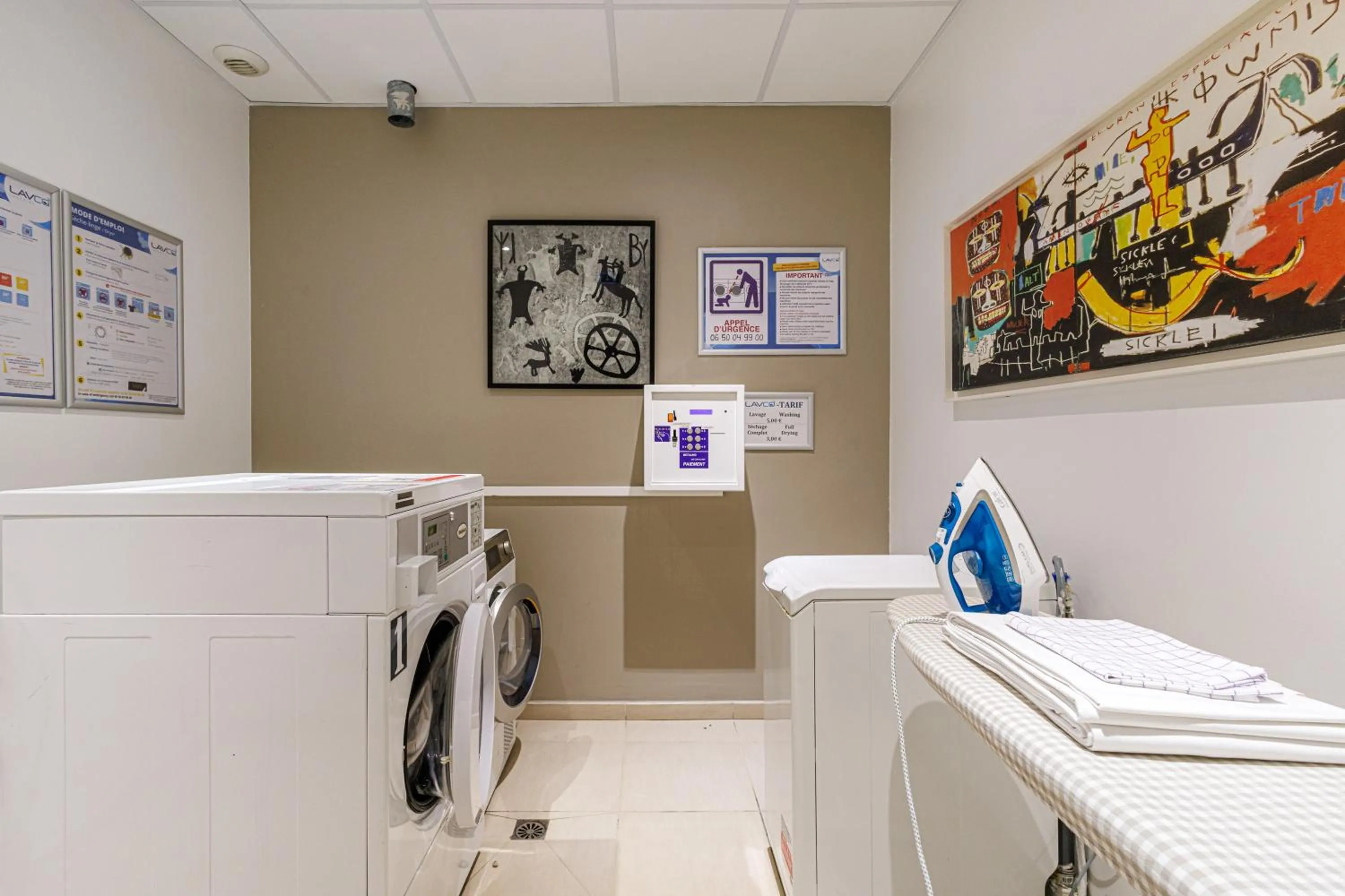 washing machine in Adagio Nice Centre