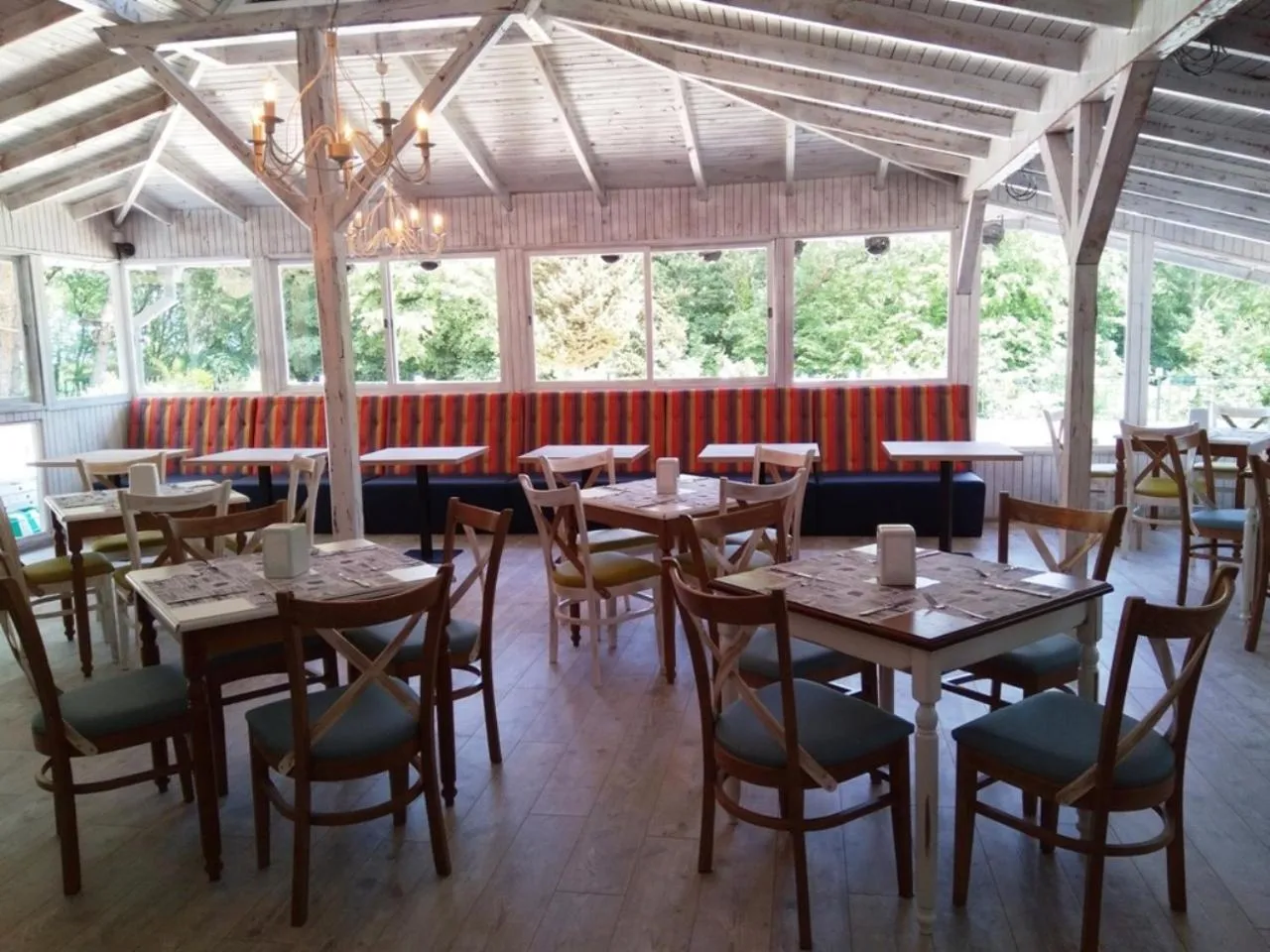 Restaurant/places to eat in Tintyava Park Hotel