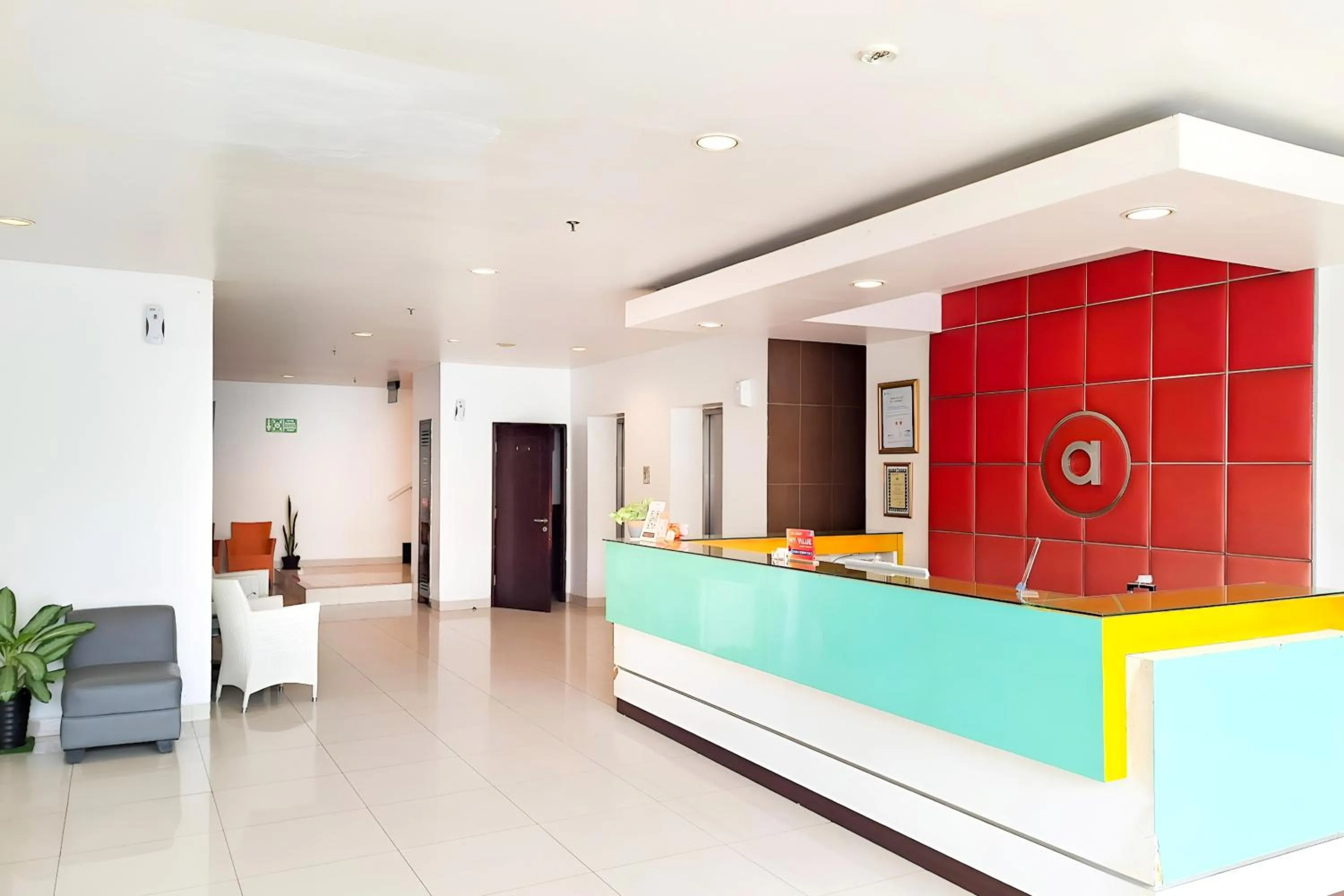 Lobby or reception in Amaris Hotel Panakkukang