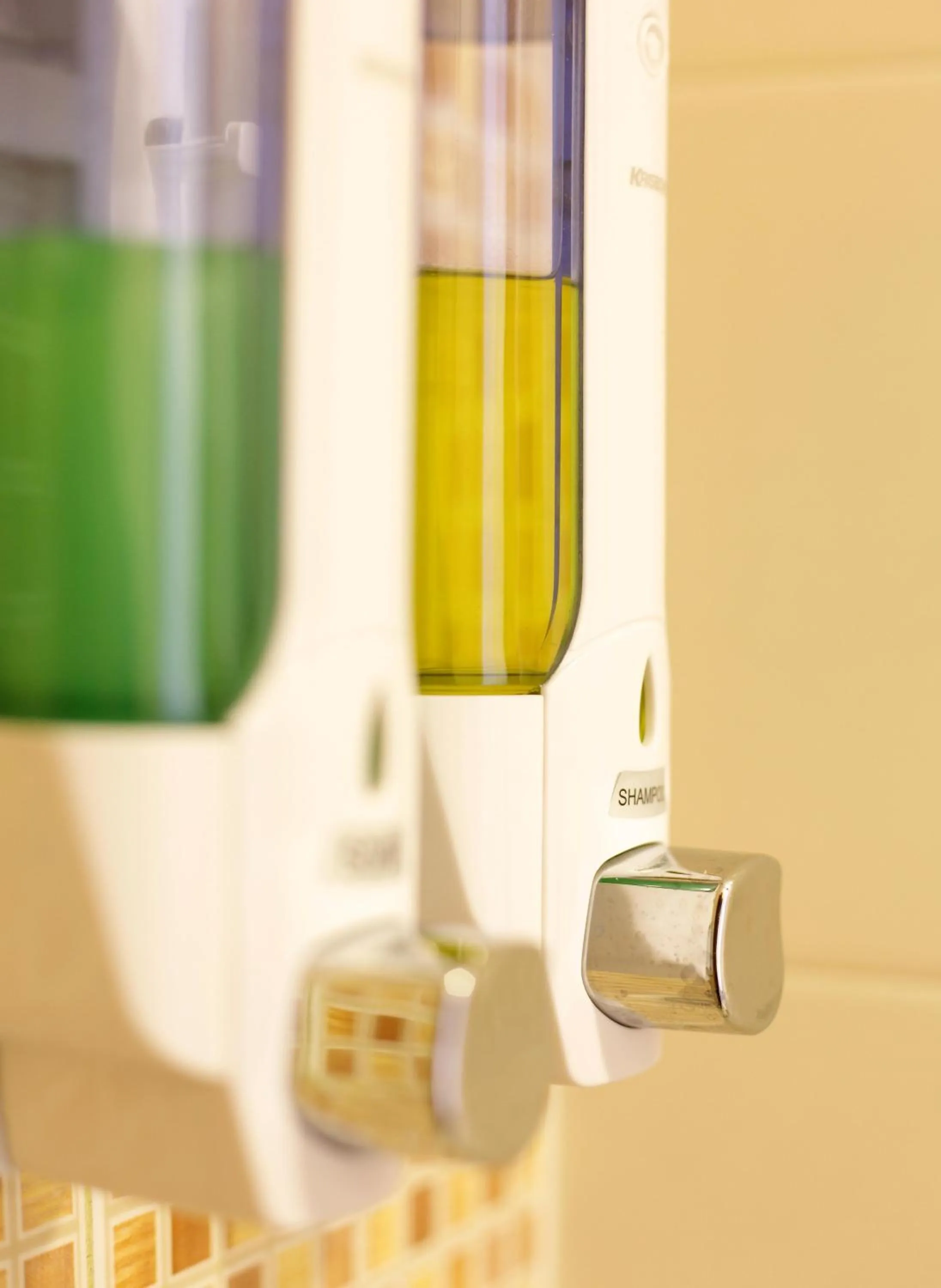 Bathroom in Amaris Hotel Panakkukang