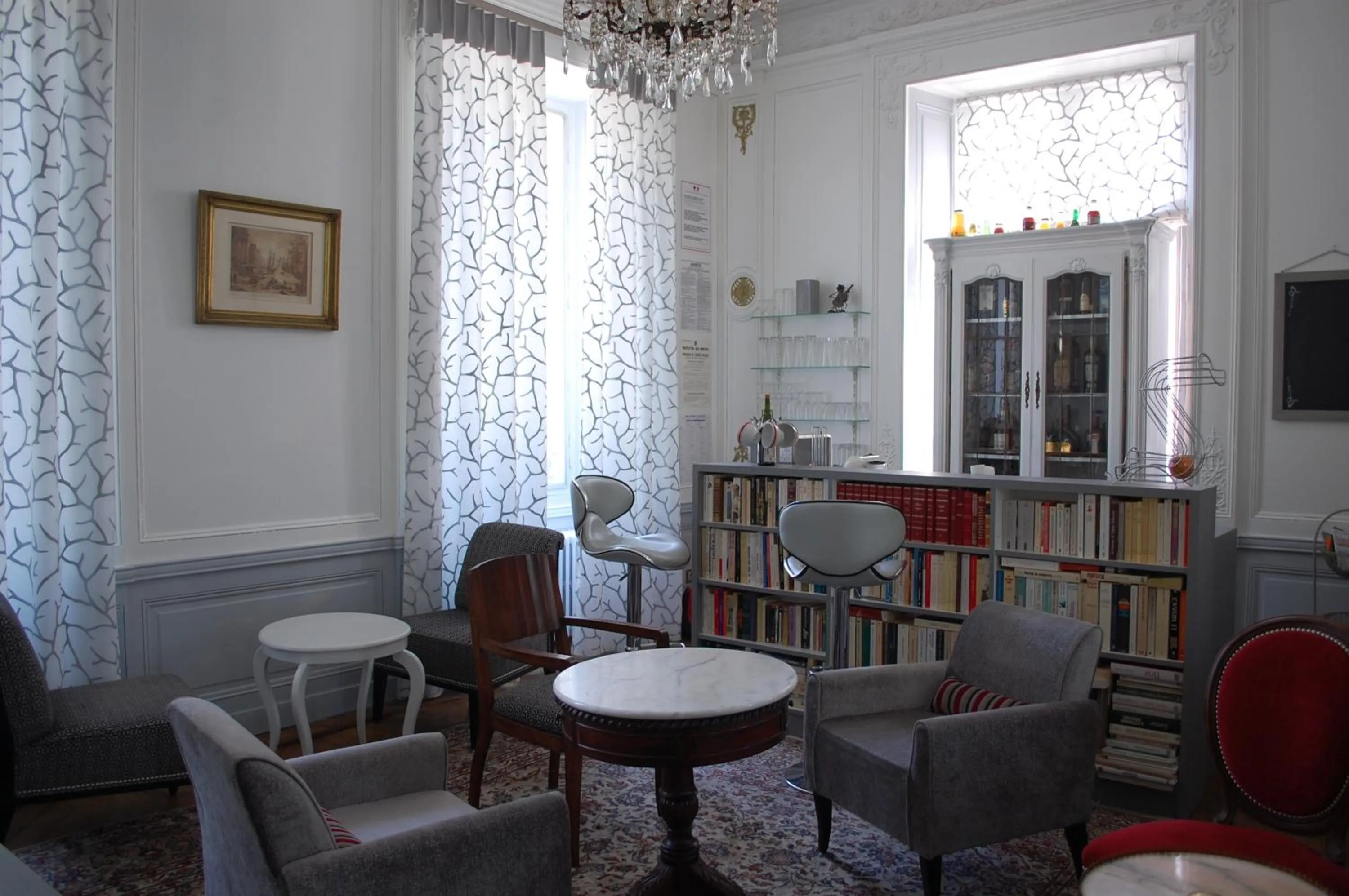 Communal lounge/ TV room in Logis Hotel L'europe