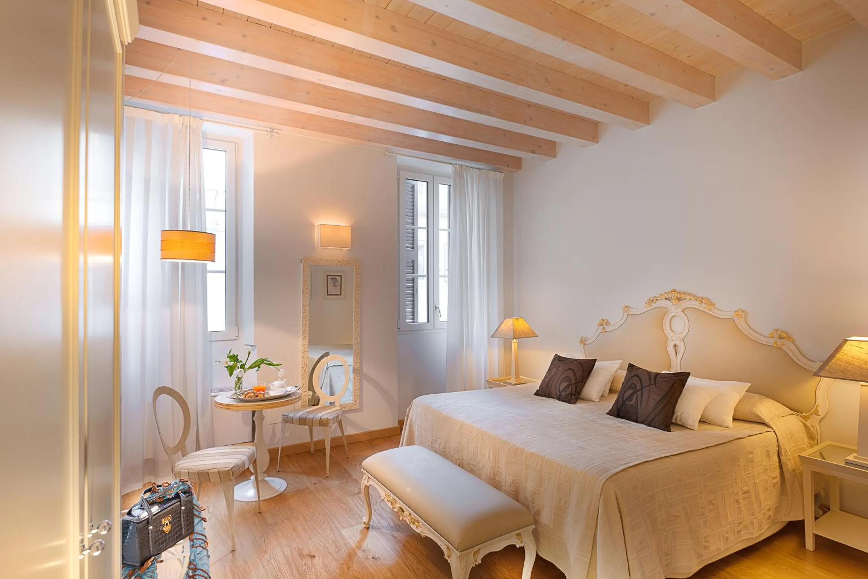 Photo of the whole room, Bed in Gallery Room