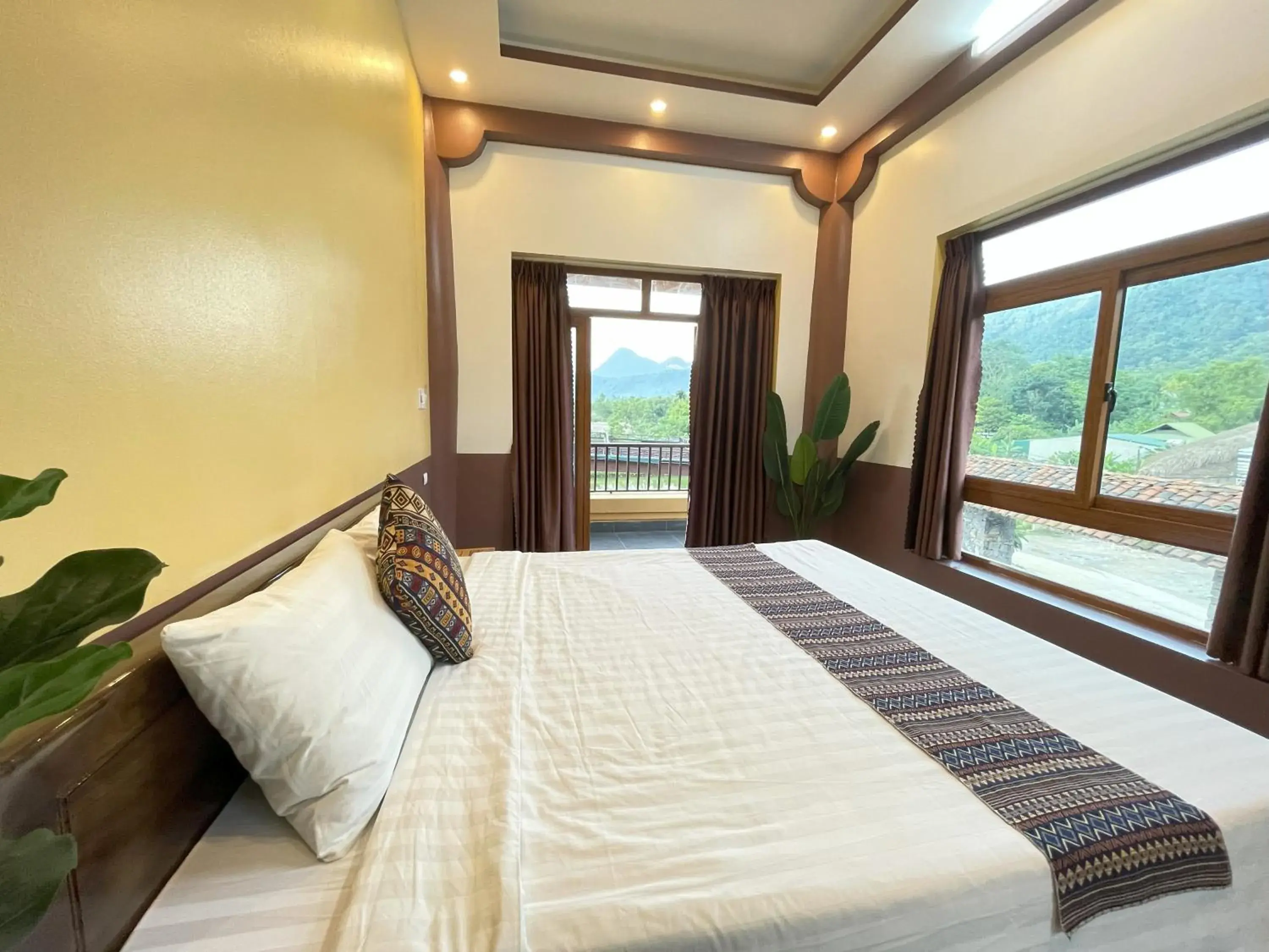Deluxe Double Room with Balcony in Wings Ha Giang Loop Bungalow Deluxe Double Room with Balcony in Wings Ha Giang Loop Bungalow