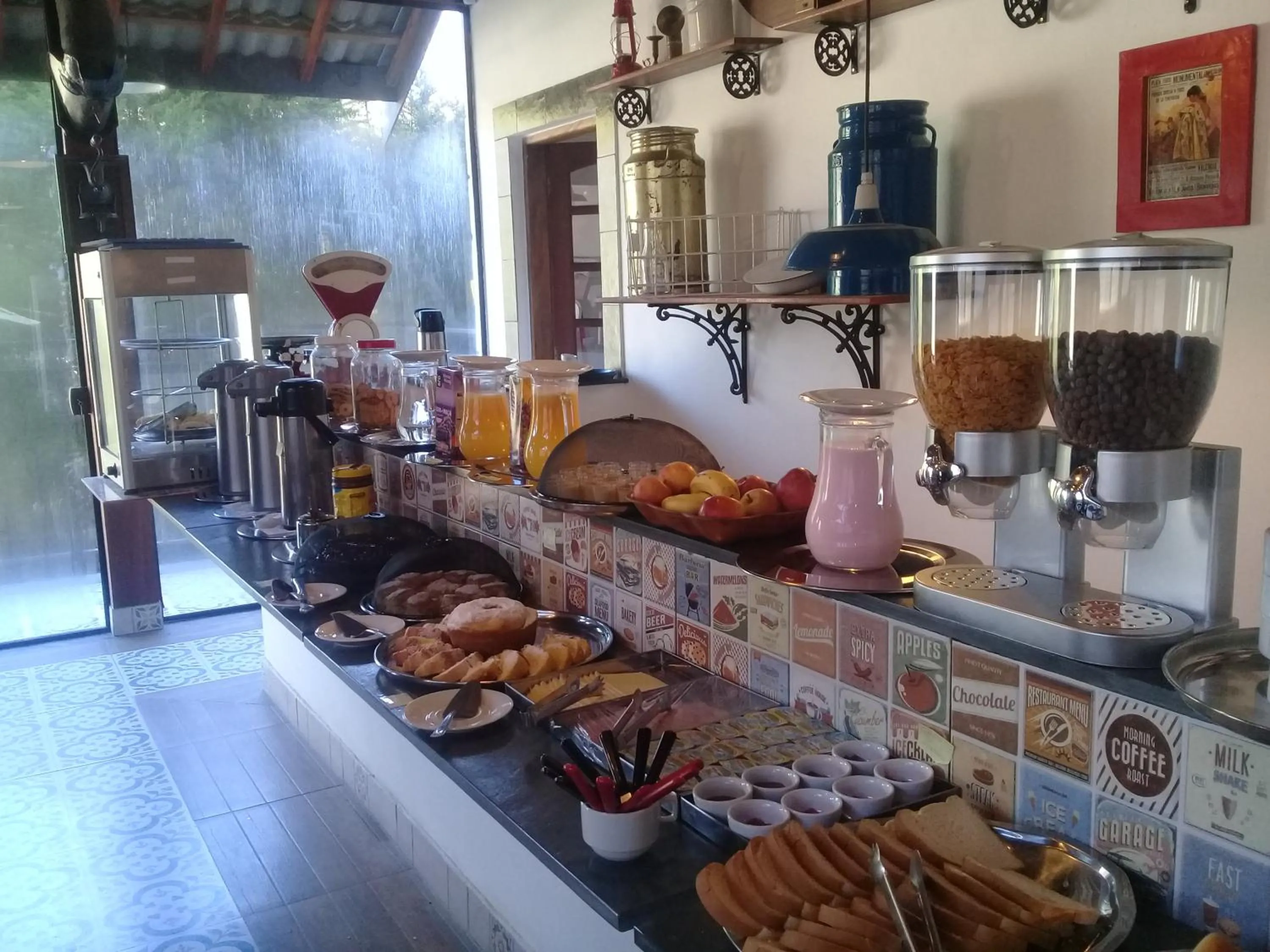 Food and drinks in Casarão da Ducha hotel concept