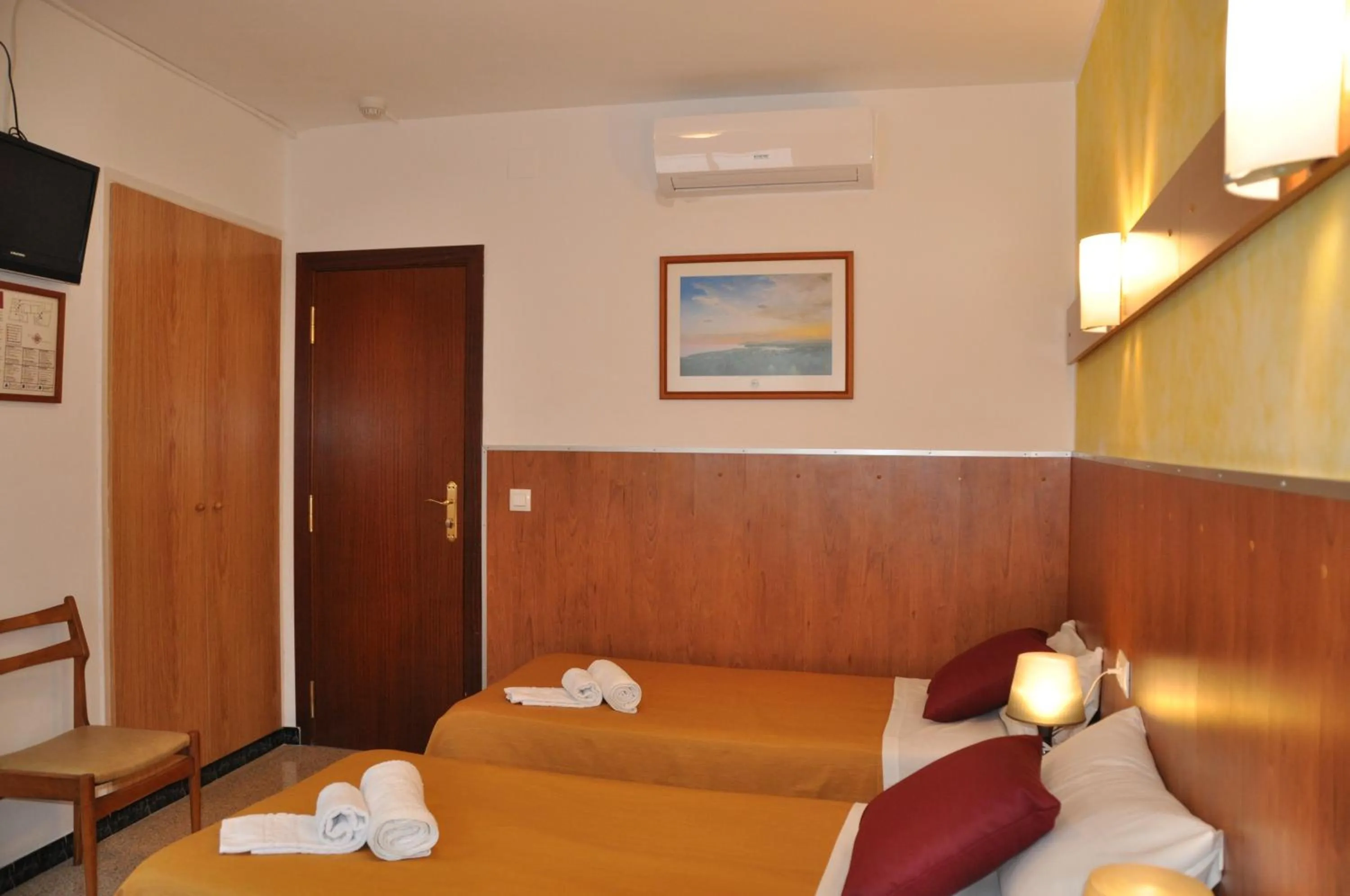 Bed in Hostal - Pensión El Amigo