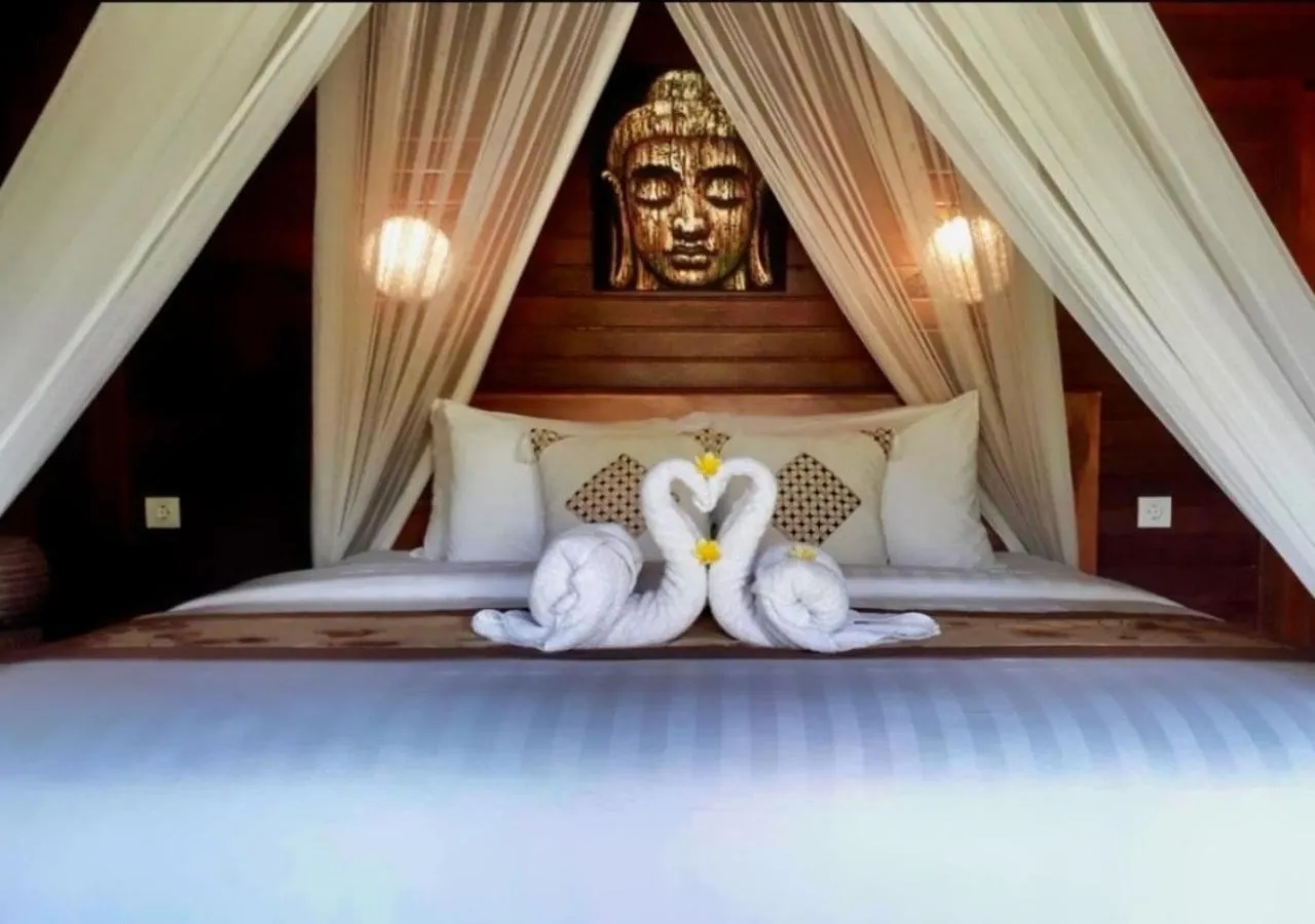 Bed in Island Garden Huts Lembongan