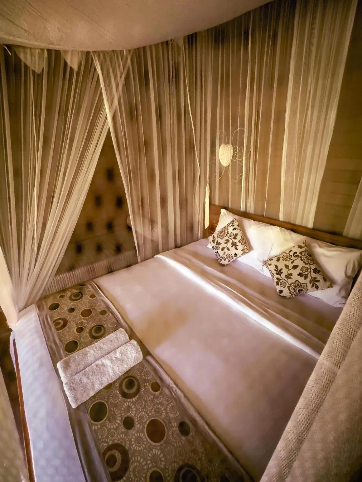 Bed in Island Garden Huts Lembongan