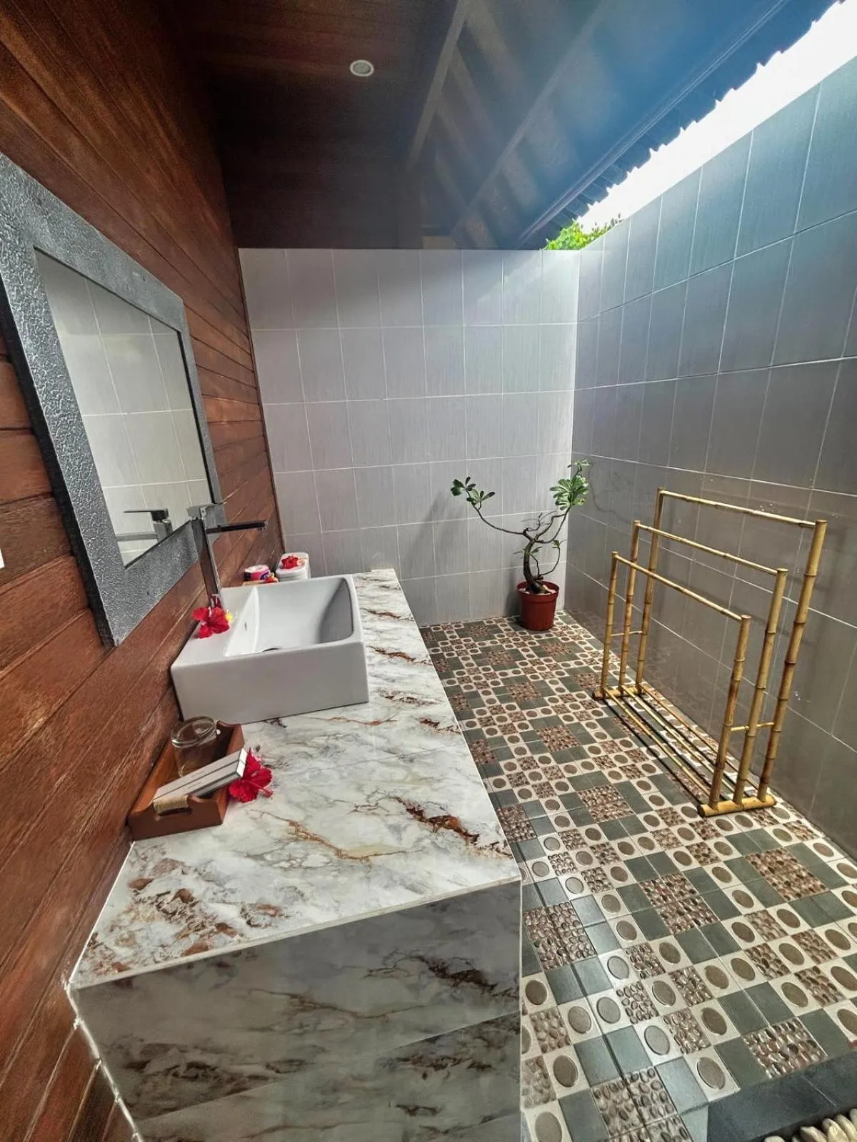 Bathroom in Island Garden Huts Lembongan