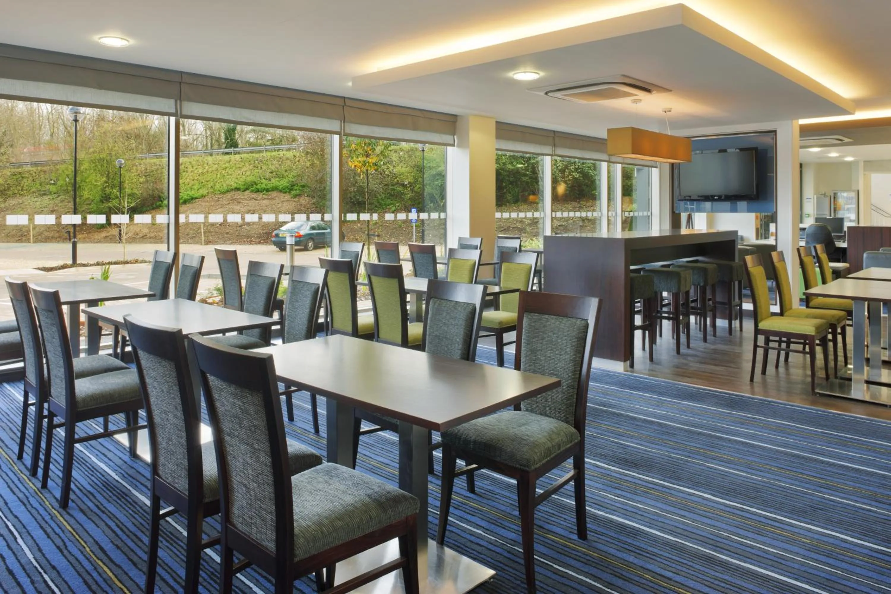 Restaurant/places to eat in Holiday Inn Express Cambridge Duxford M11 Jct 10, an IHG Hotel