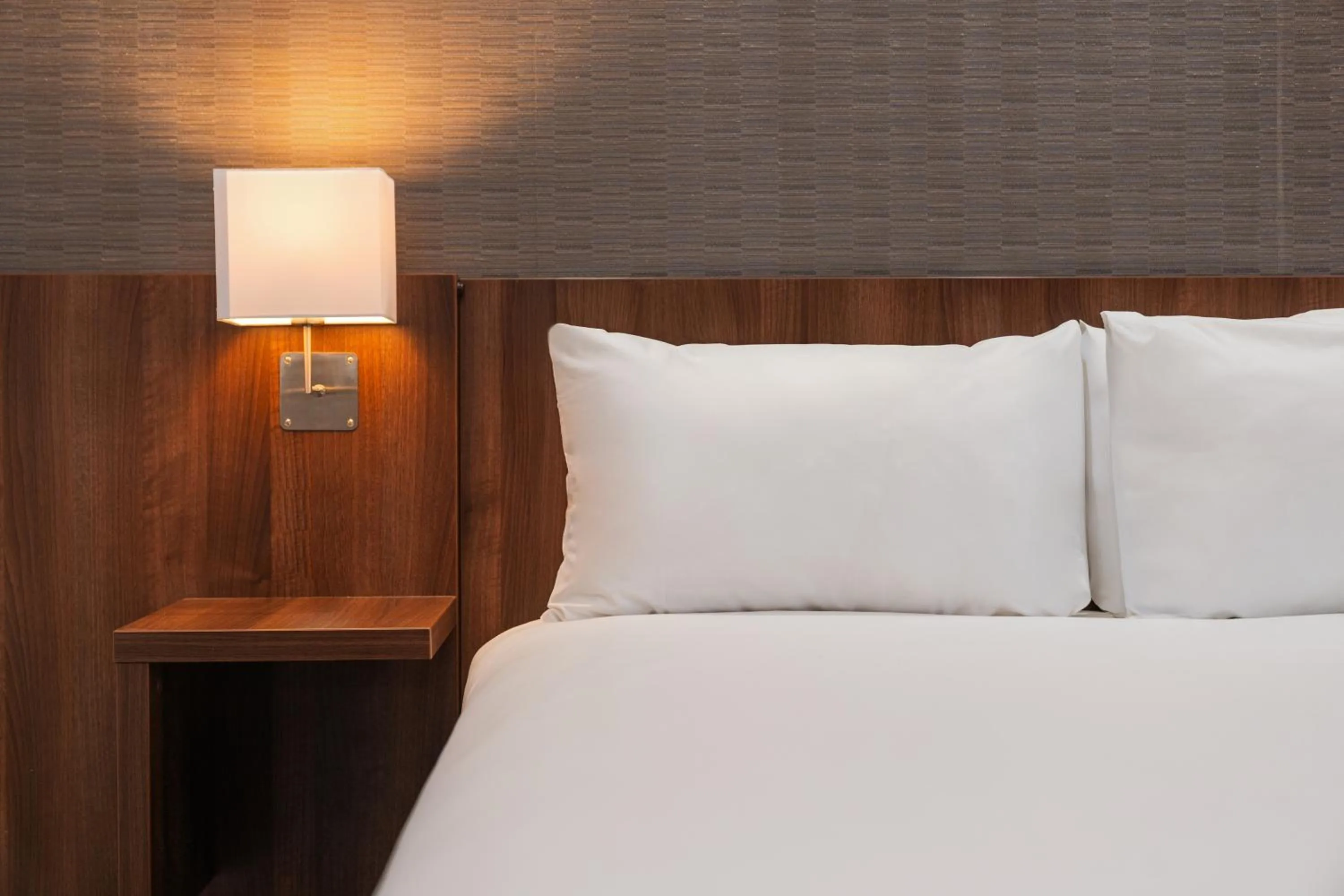 Bed in Holiday Inn Express Cambridge Duxford M11 Jct 10, an IHG Hotel