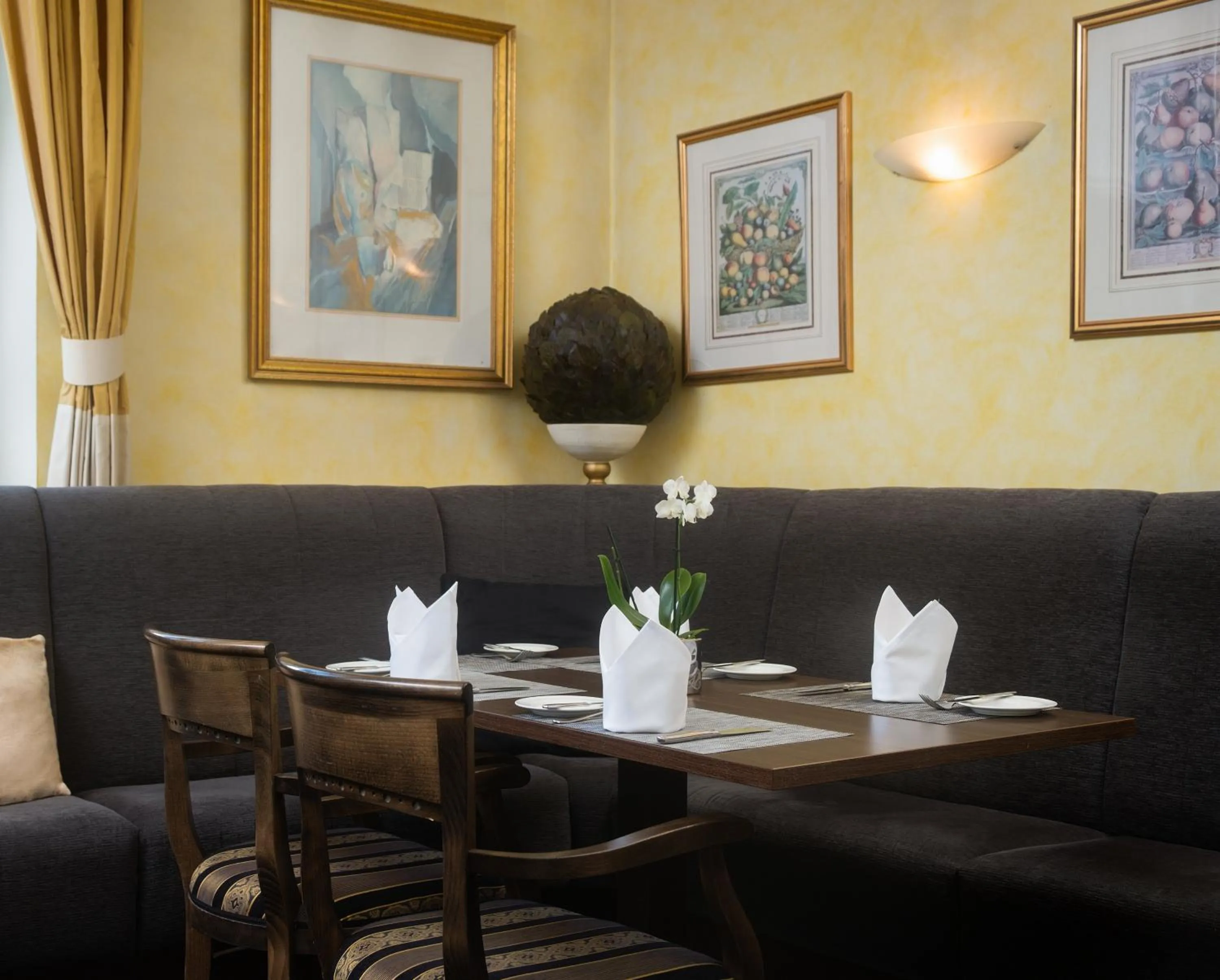 Restaurant/places to eat in Parkhotel am Taunus