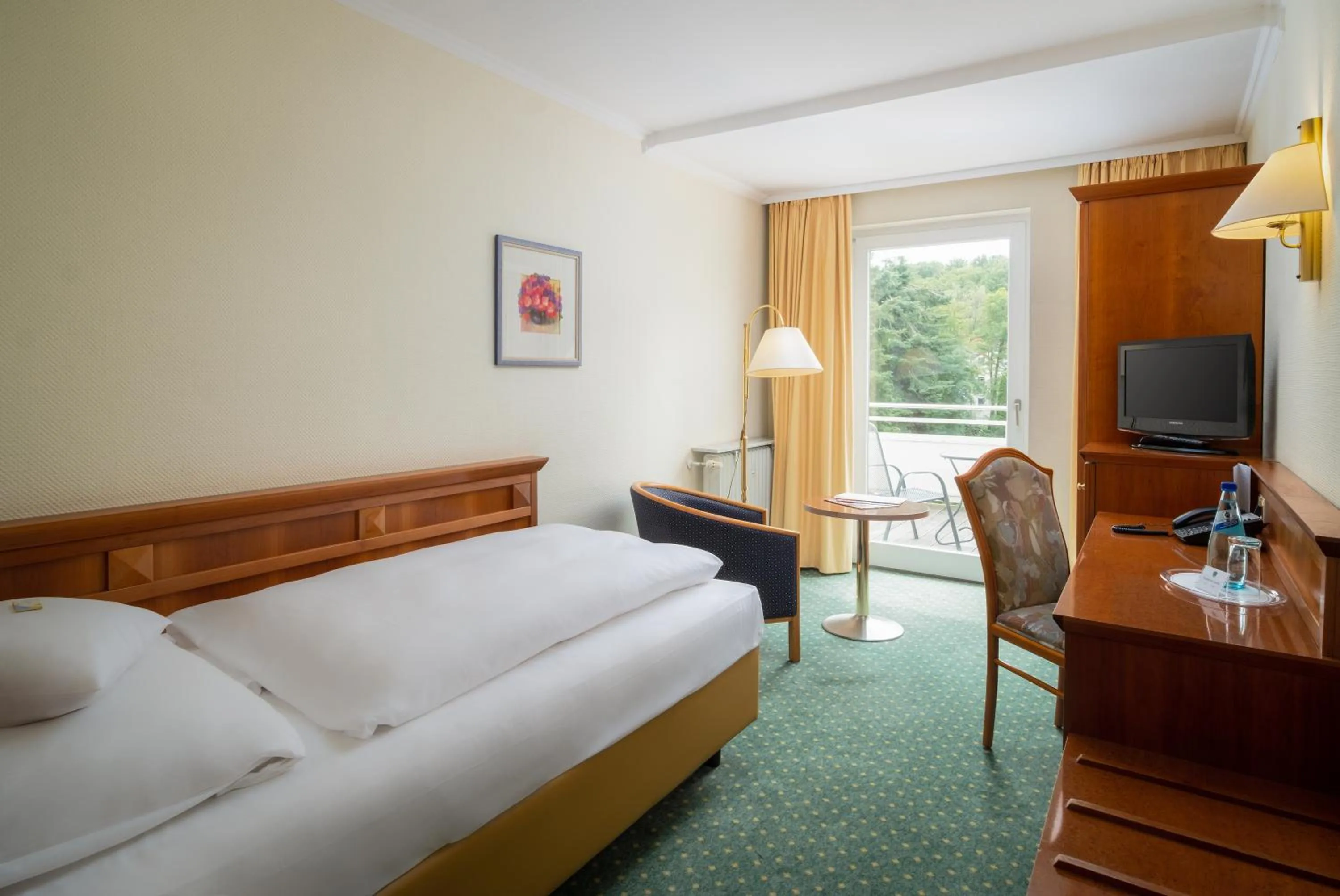 Photo of the whole room, Bed in Parkhotel am Taunus