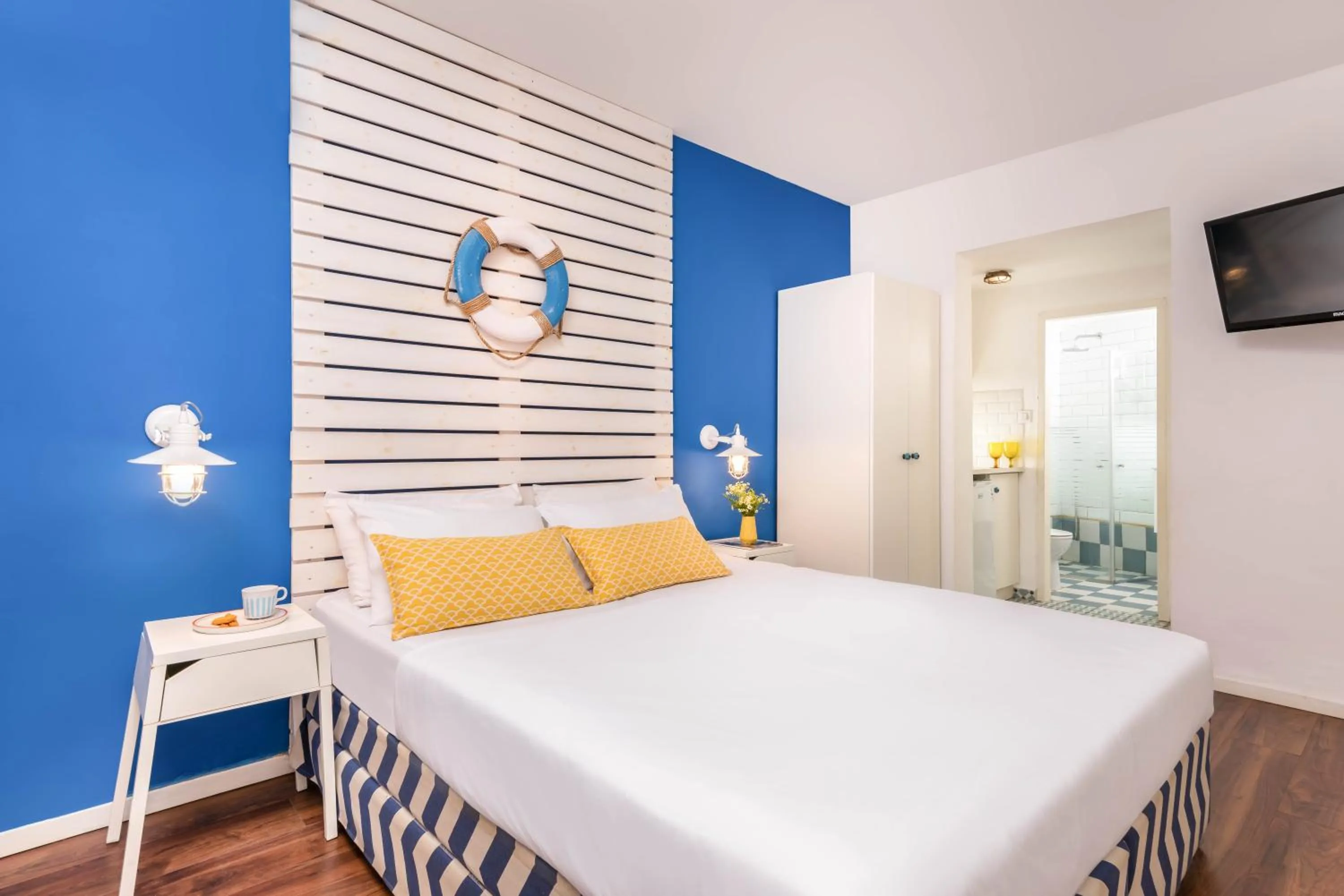 Photo of the whole room, Bed in Travel Hotel Gesher Haziv