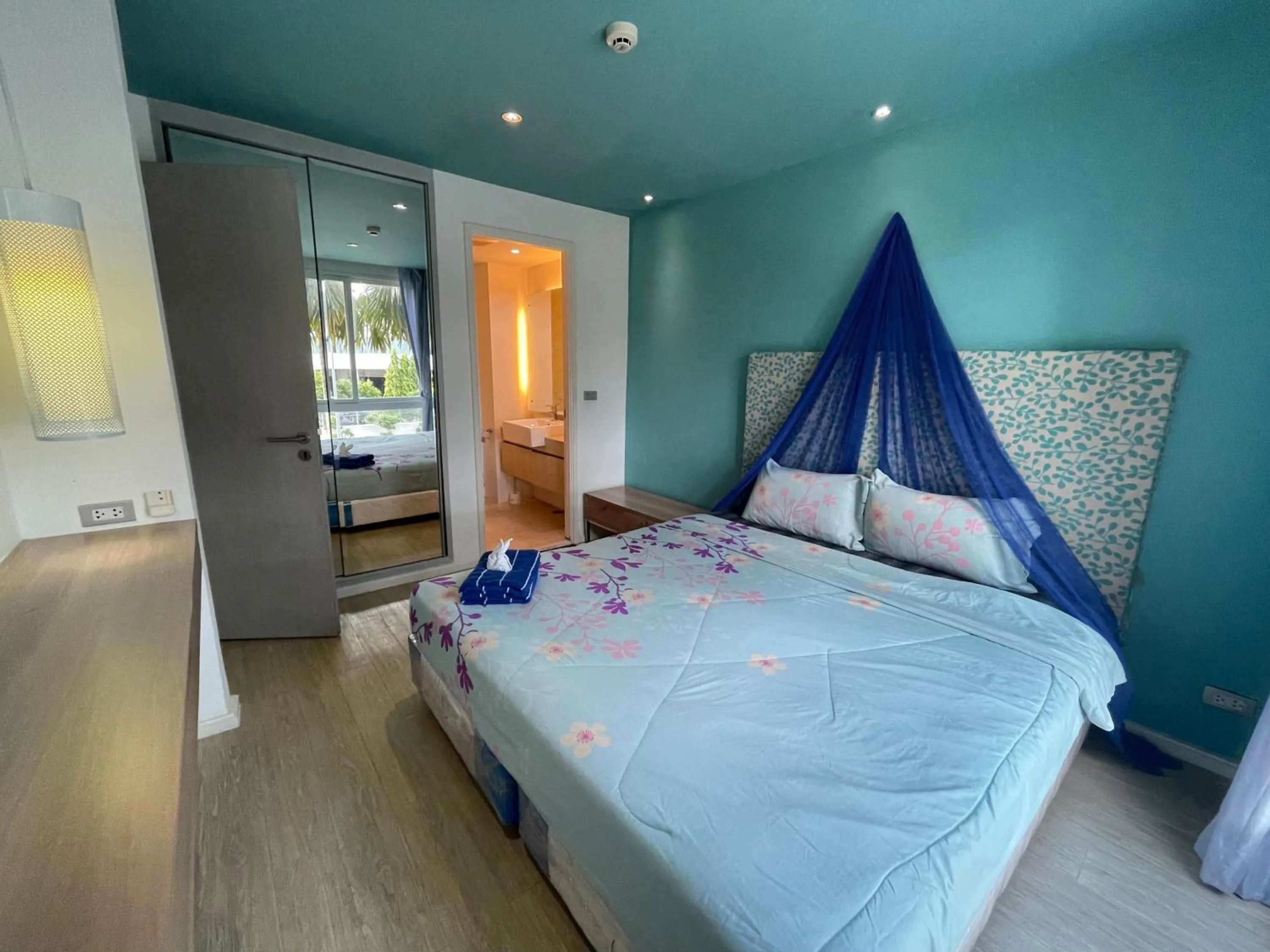 Bed in Atlantis Condo Resort Jomtien TLH