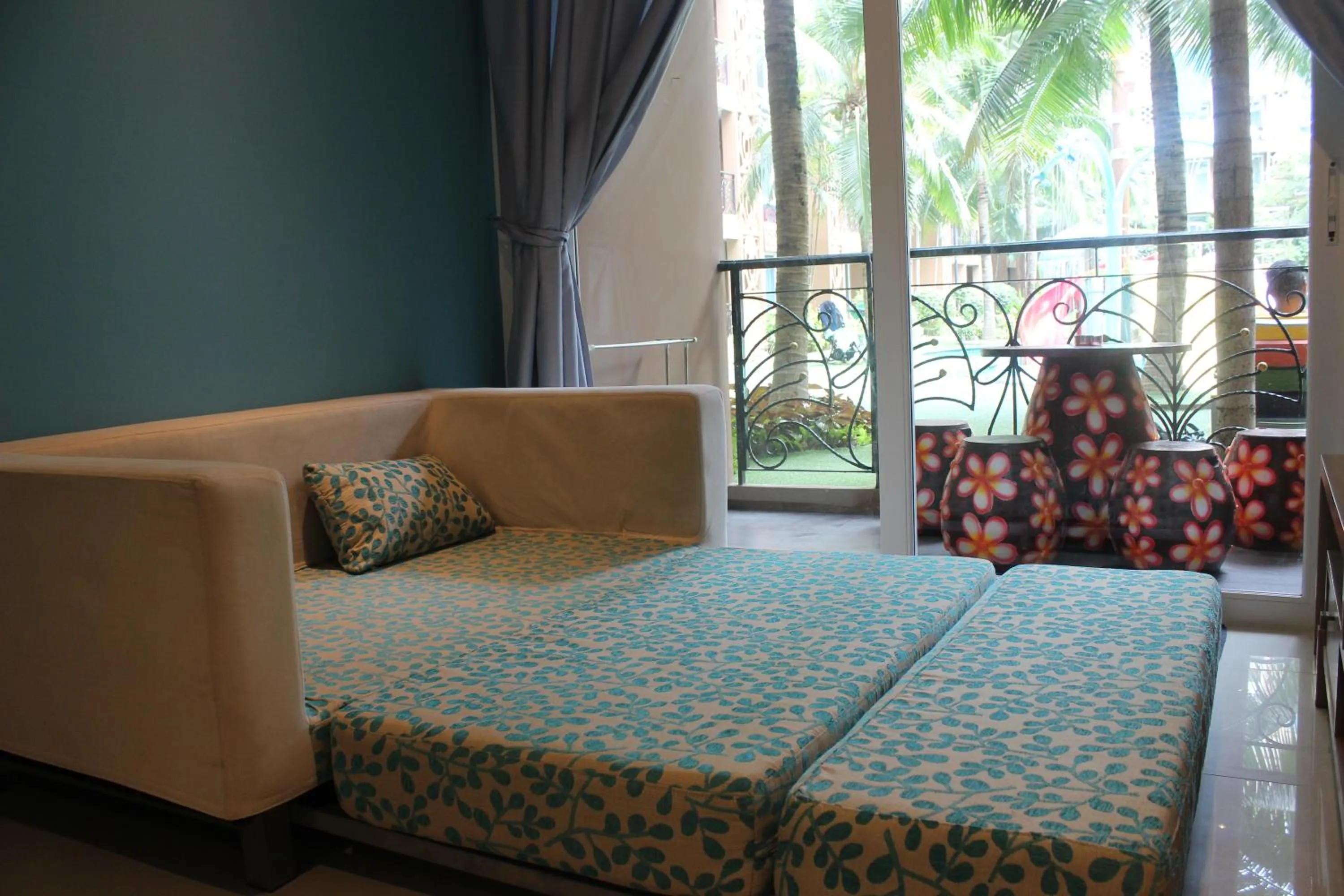 Bed in Atlantis Condo Resort Jomtien TLH