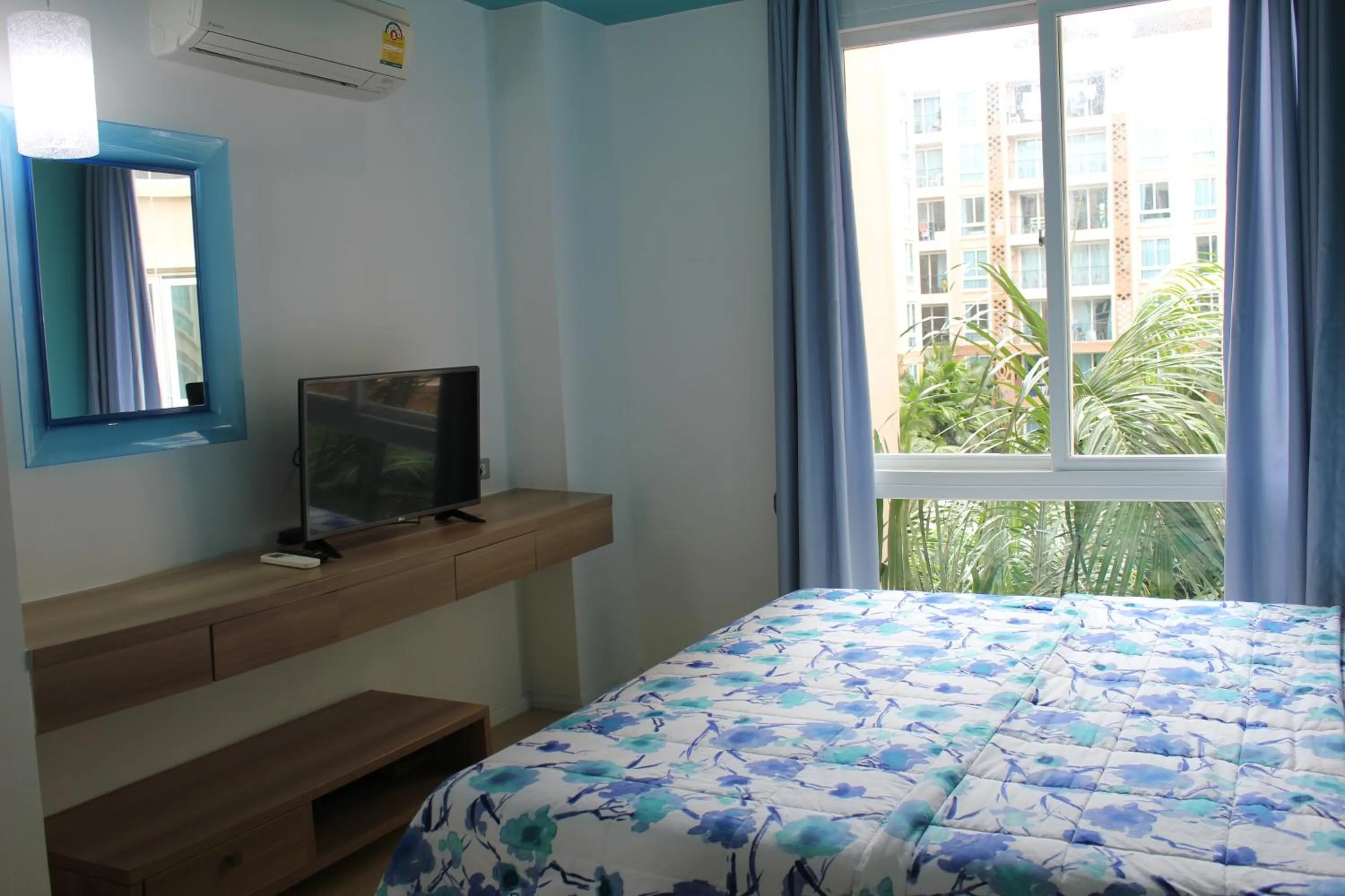 Bed in Atlantis Condo Resort Jomtien TLH