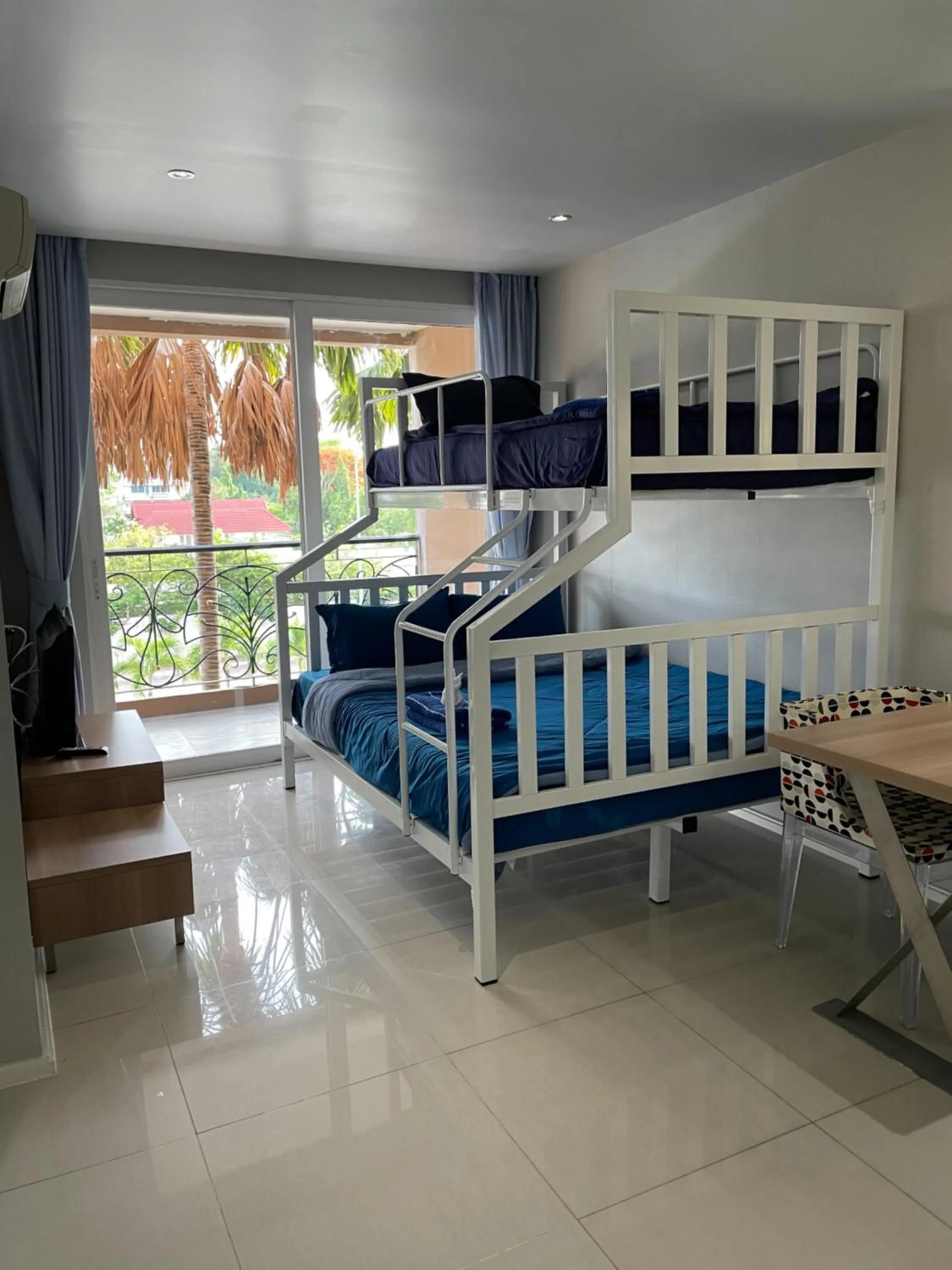 bunk bed, Bed in Atlantis Condo Resort Jomtien TLH