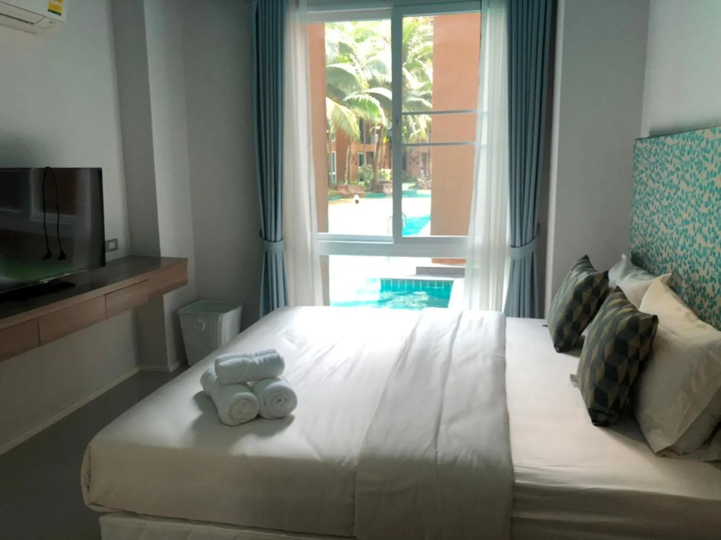 Bed in Atlantis Condo Resort Jomtien TLH