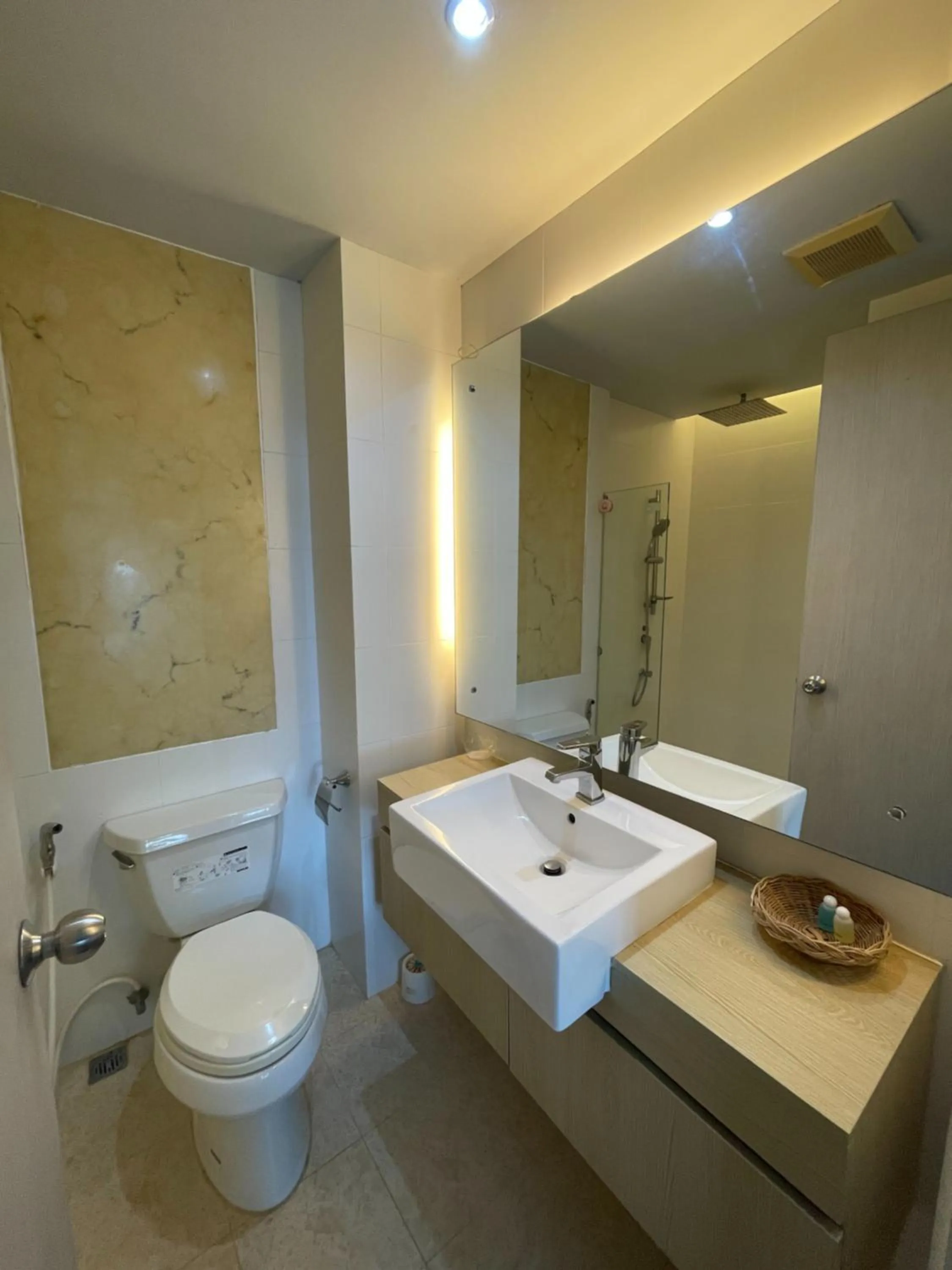 Bathroom in Atlantis Condo Resort Jomtien TLH