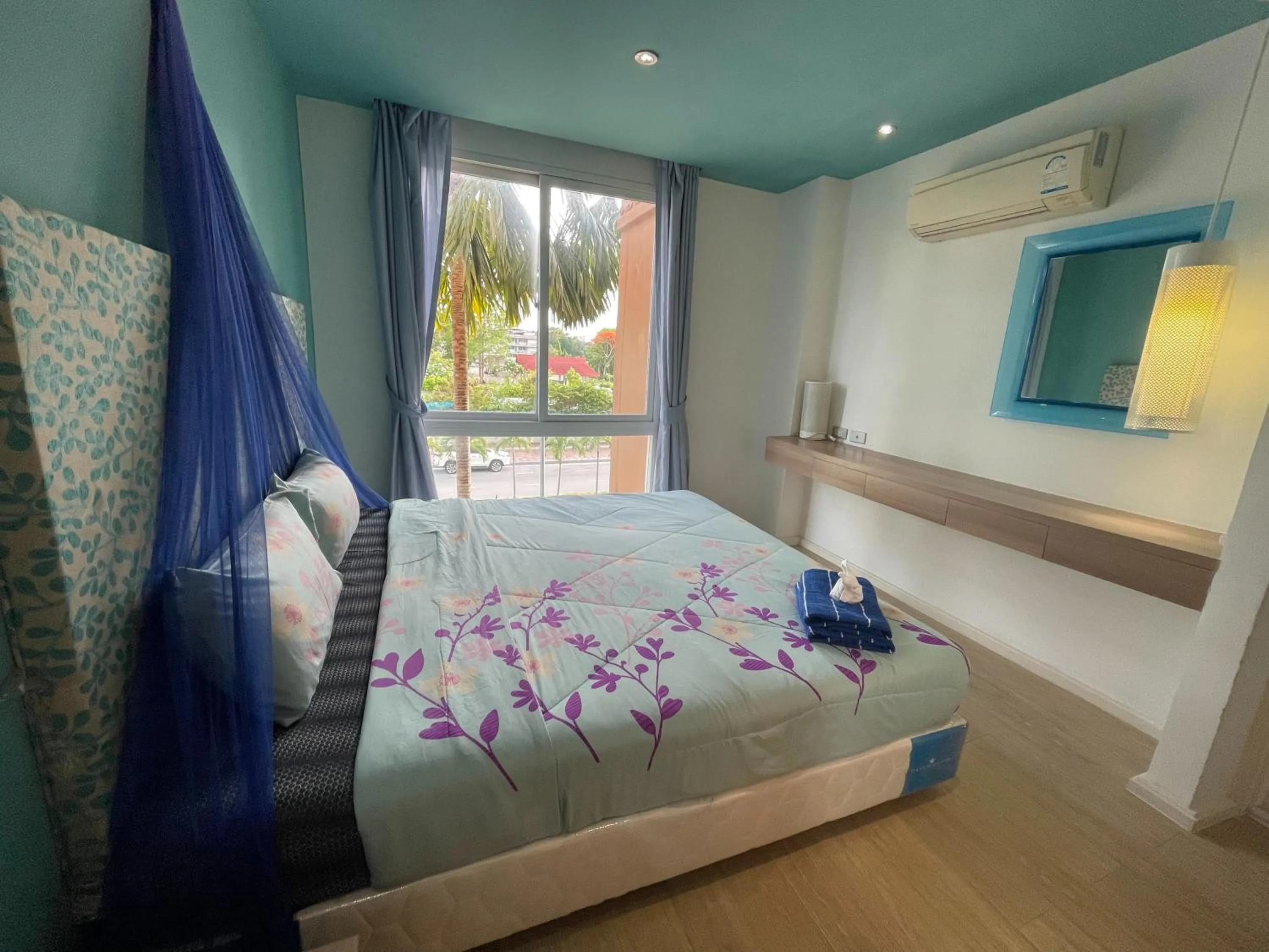 Bed in Atlantis Condo Resort Jomtien TLH