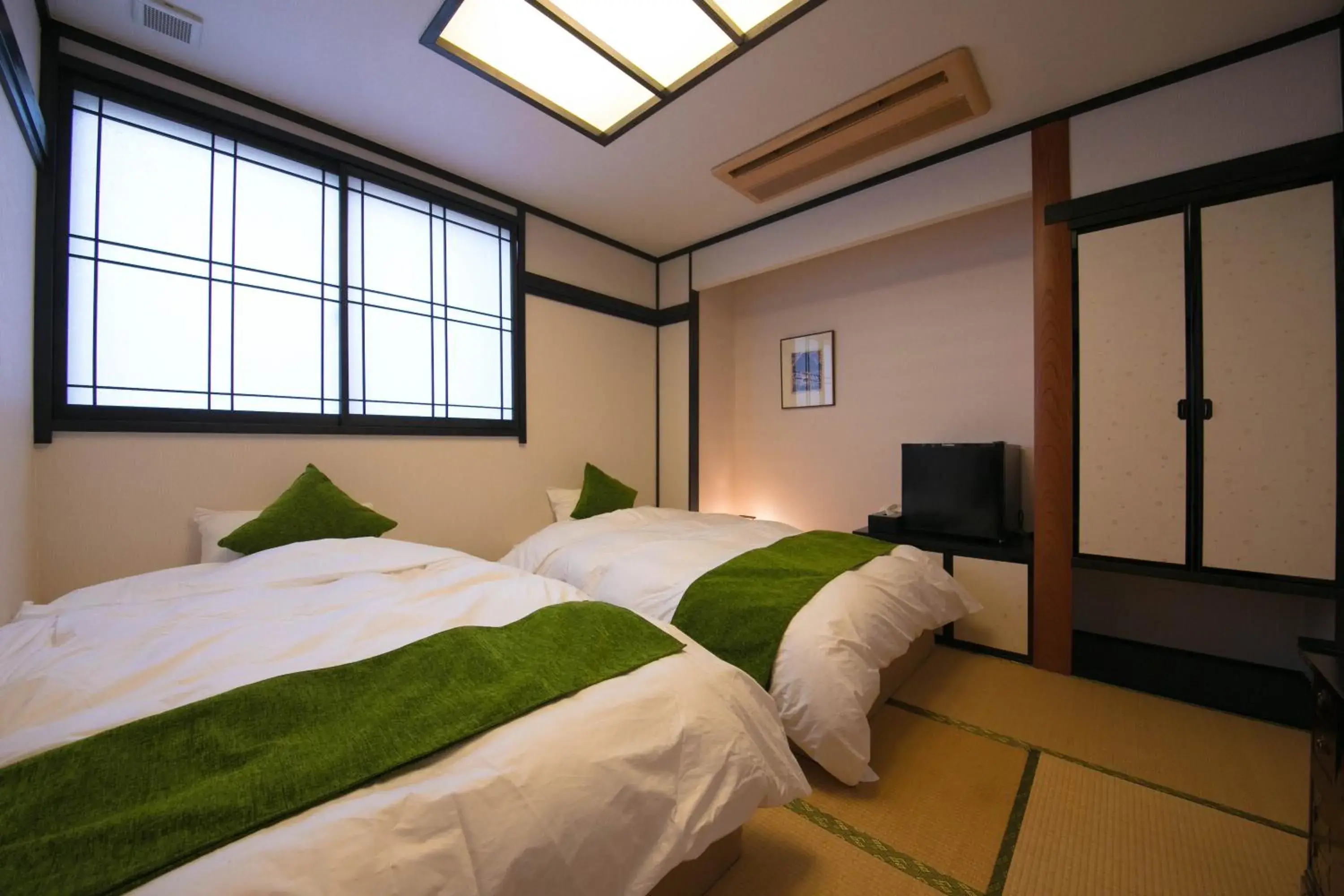 Twin Room with Tatami Area with Shared Bathroom in Yunosato Hayama Twin Room with Tatami Area with Shared Bathroom in Yunosato Hayama