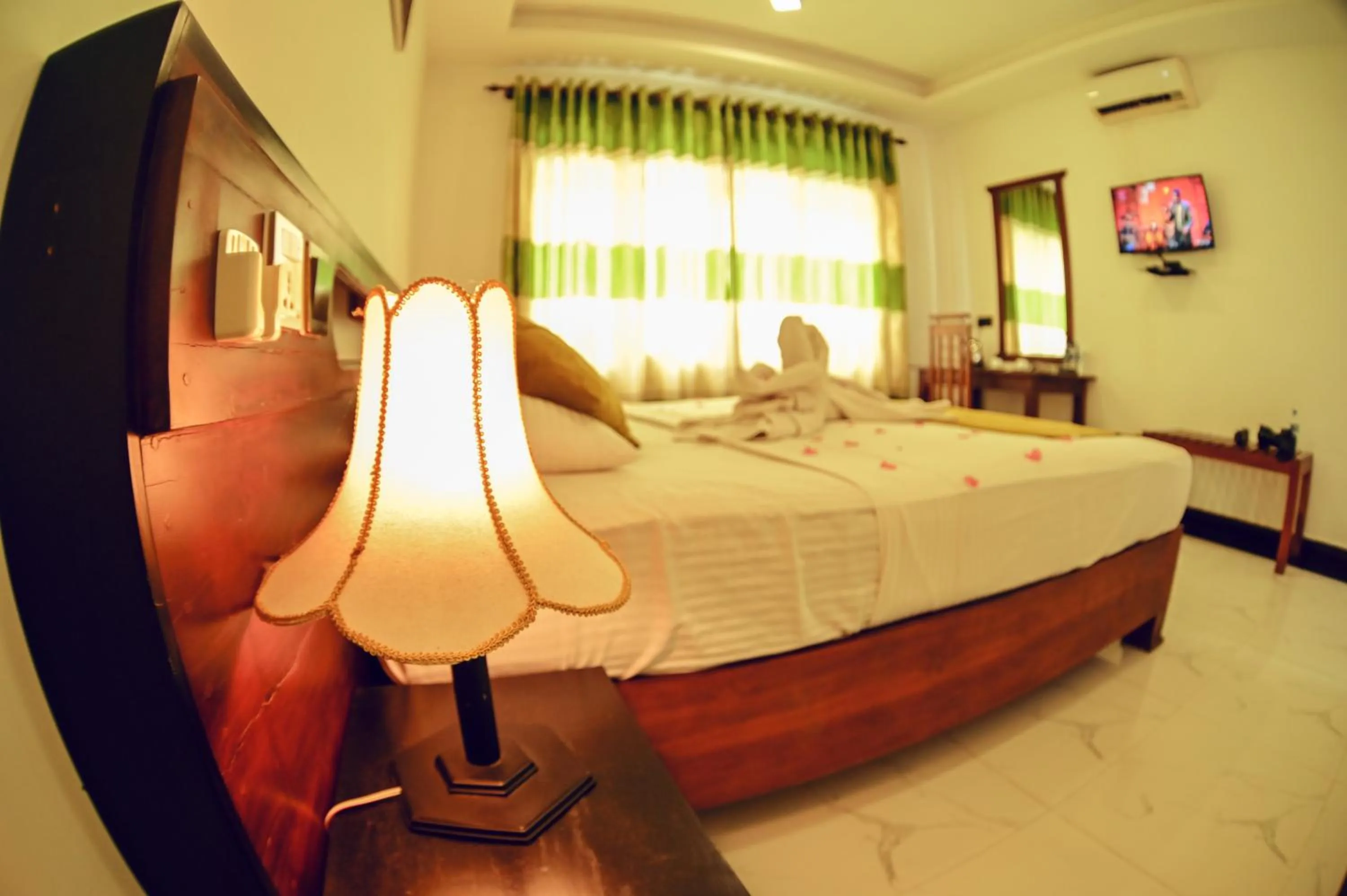 TV and multimedia, Bed in Hotel Golden Ray