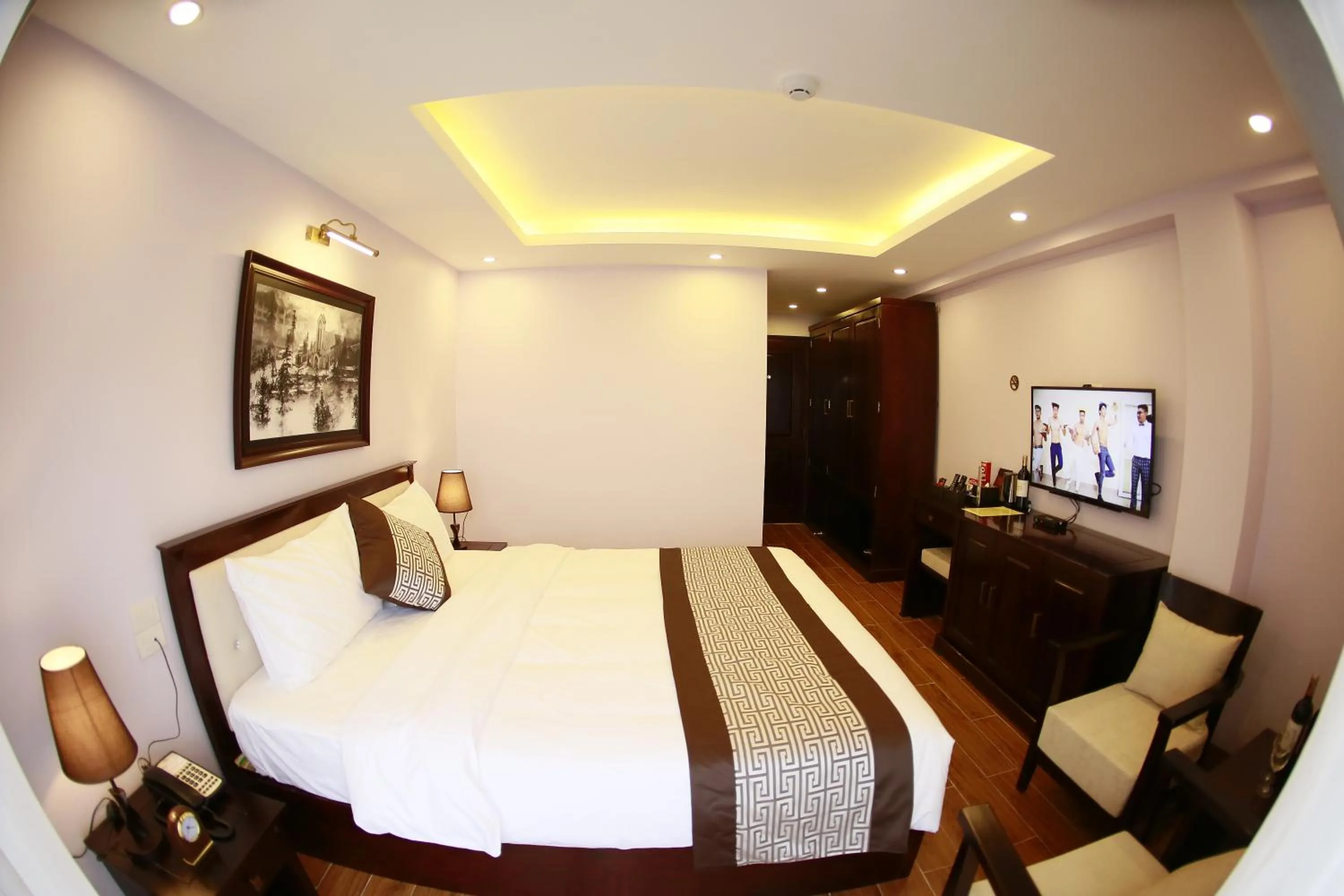 Photo of the whole room, Bed in Le Bordeaux Sapa Hotel