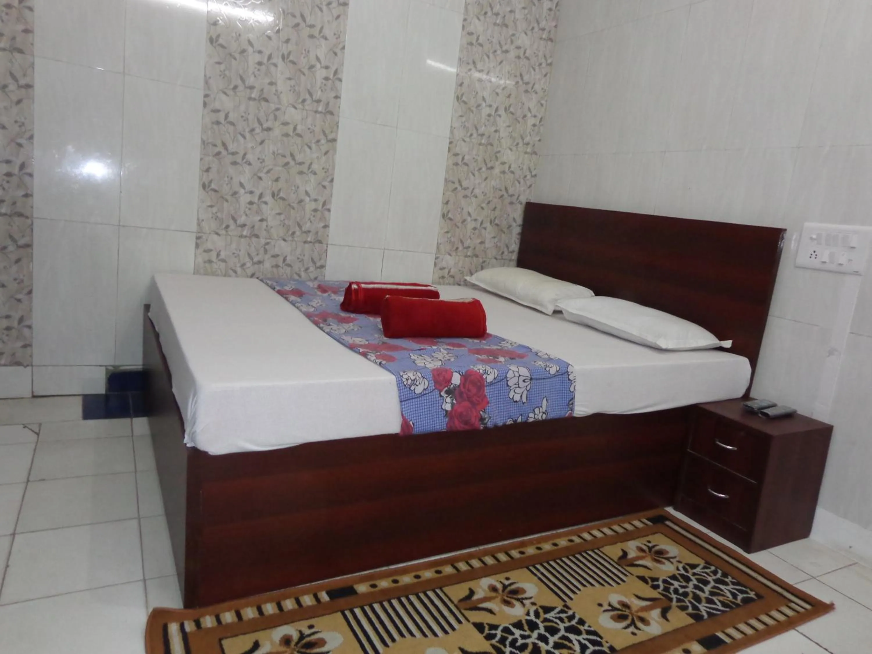 Bedroom, Bed in Luxmi Hotel