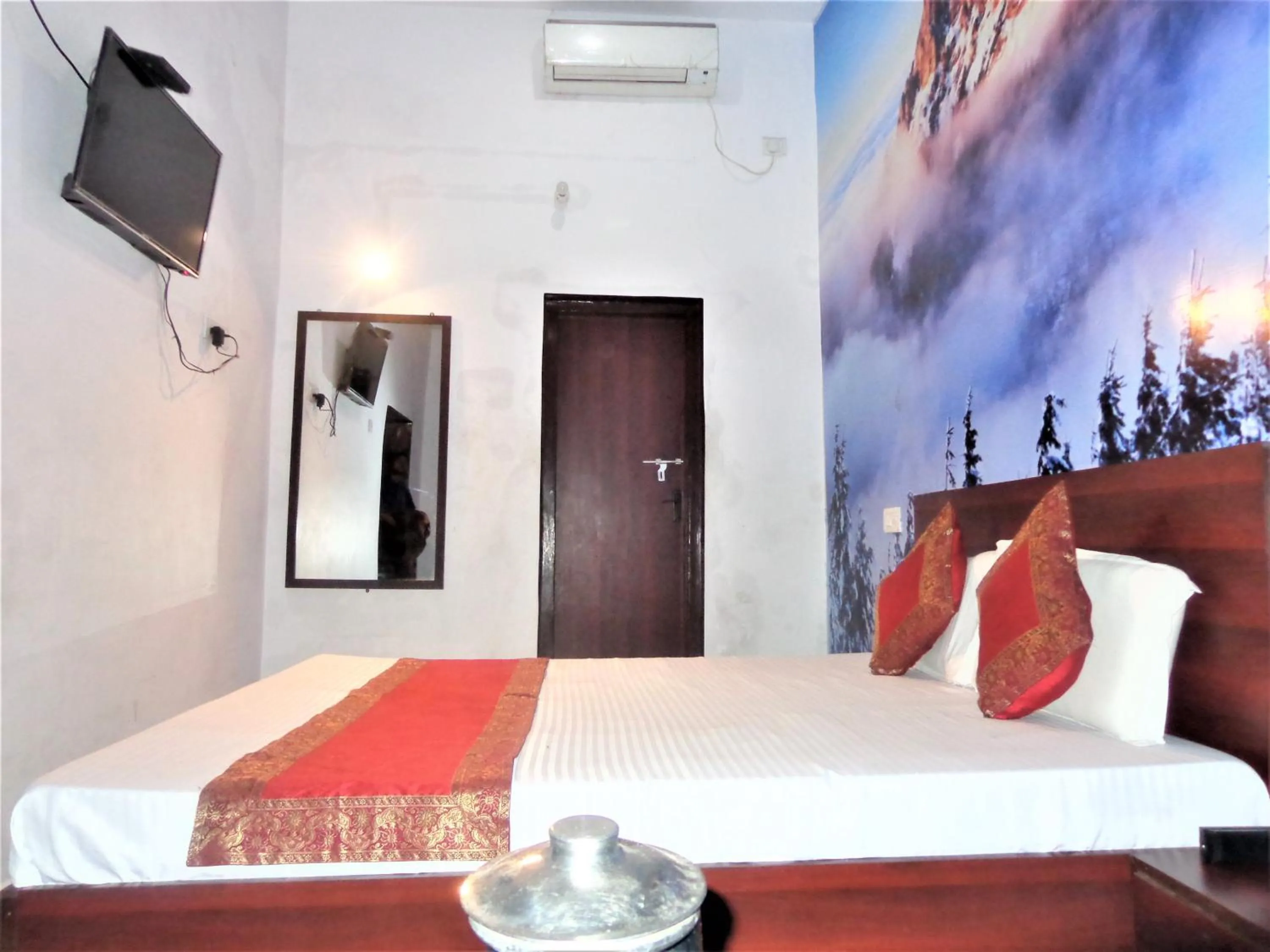 Photo of the whole room, Bed in Luxmi Hotel