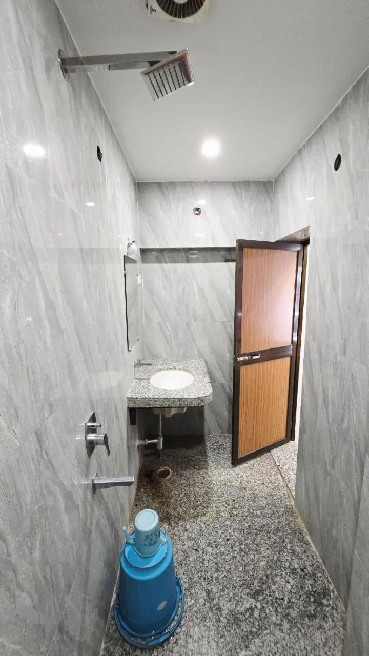 Bathroom in Luxmi Hotel
