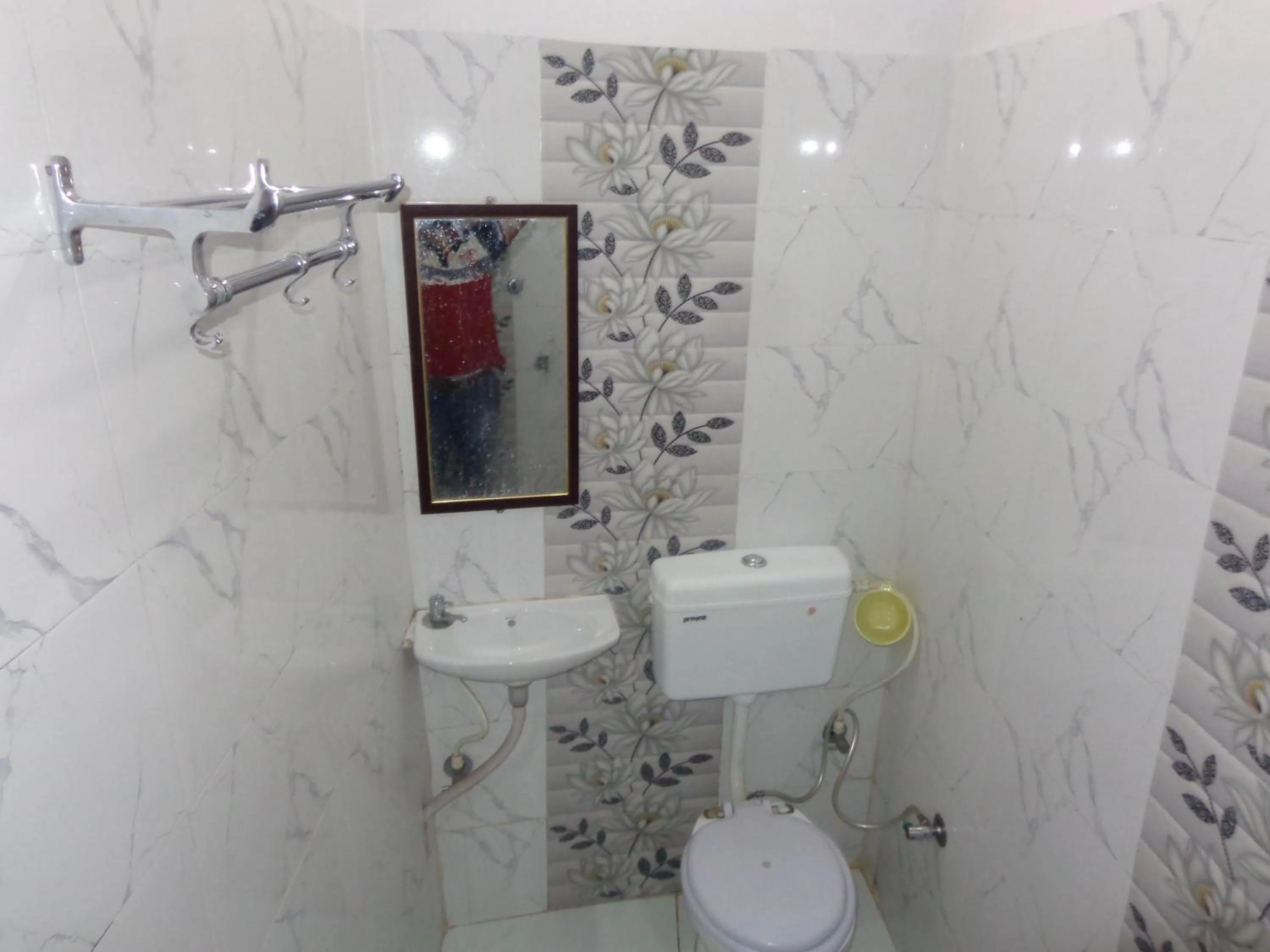 Toilet in Luxmi Hotel