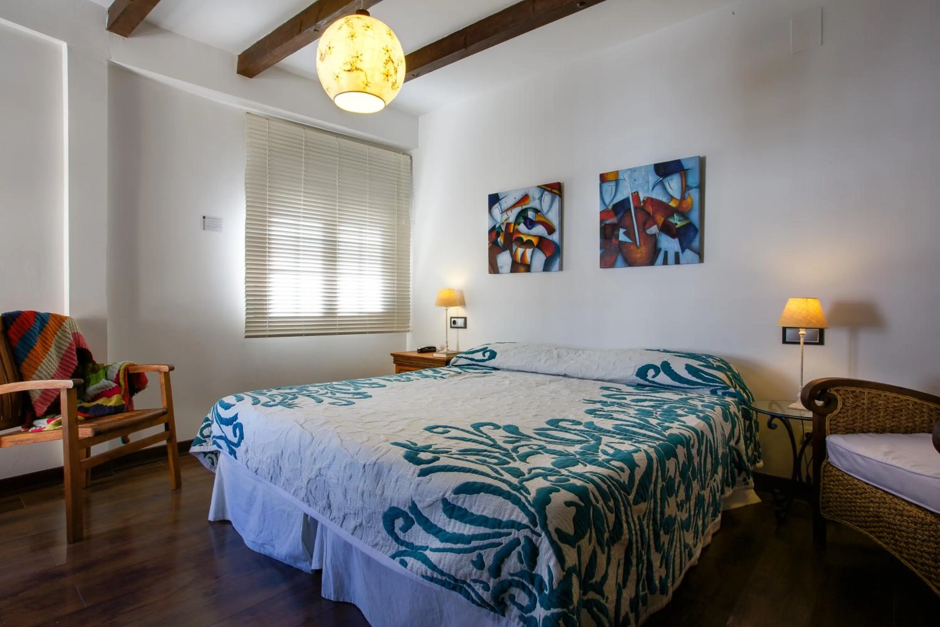 Photo of the whole room in La Posada del Casar